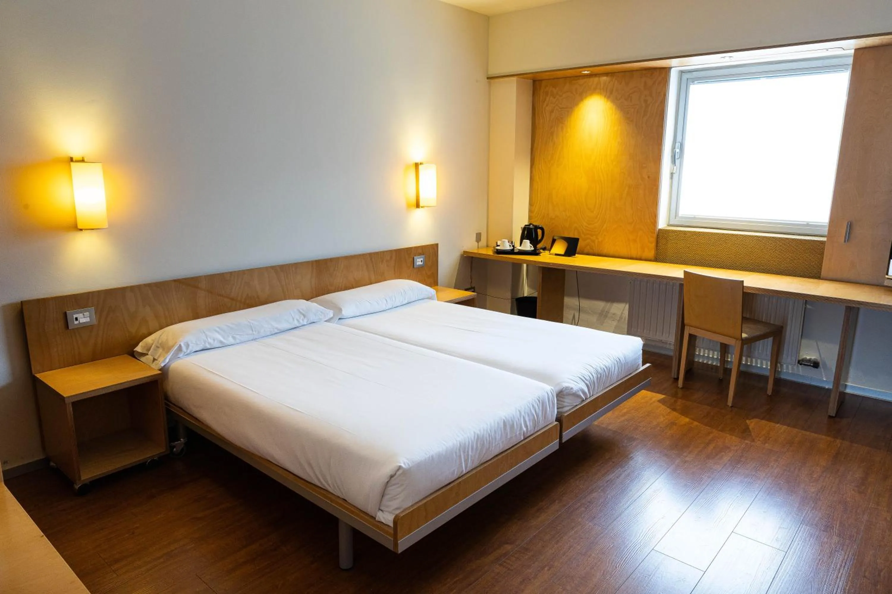 Photo of the whole room, Bed in ETH Irún