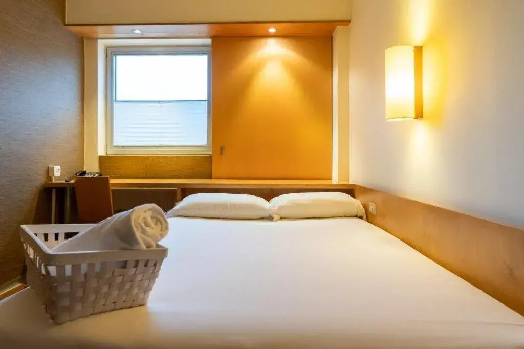 Photo of the whole room, Bed in ETH Irún Photo of the whole room, Bed in ETH Irún