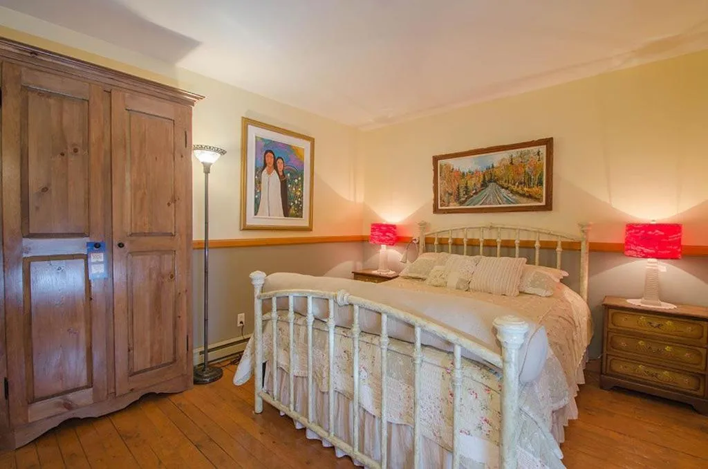 Bed in Auberge Marcel Gagnon