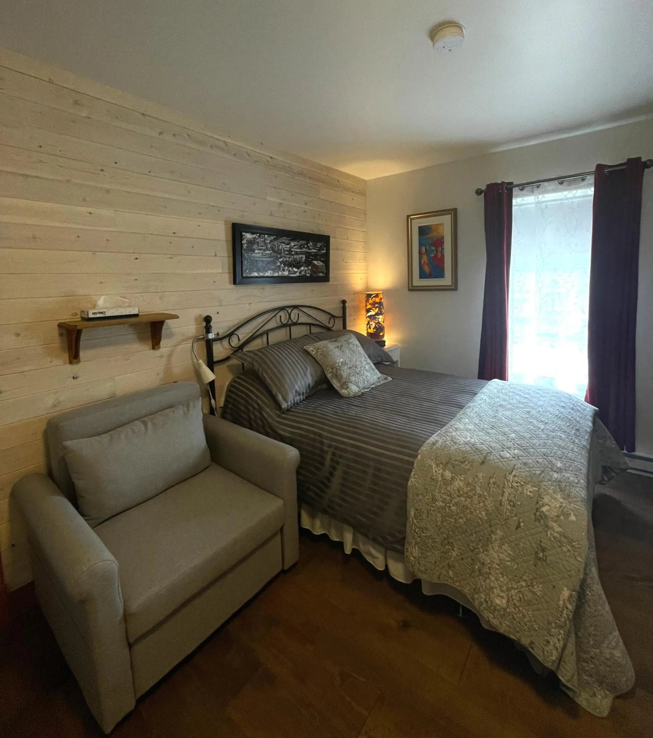Bed in Auberge Marcel Gagnon