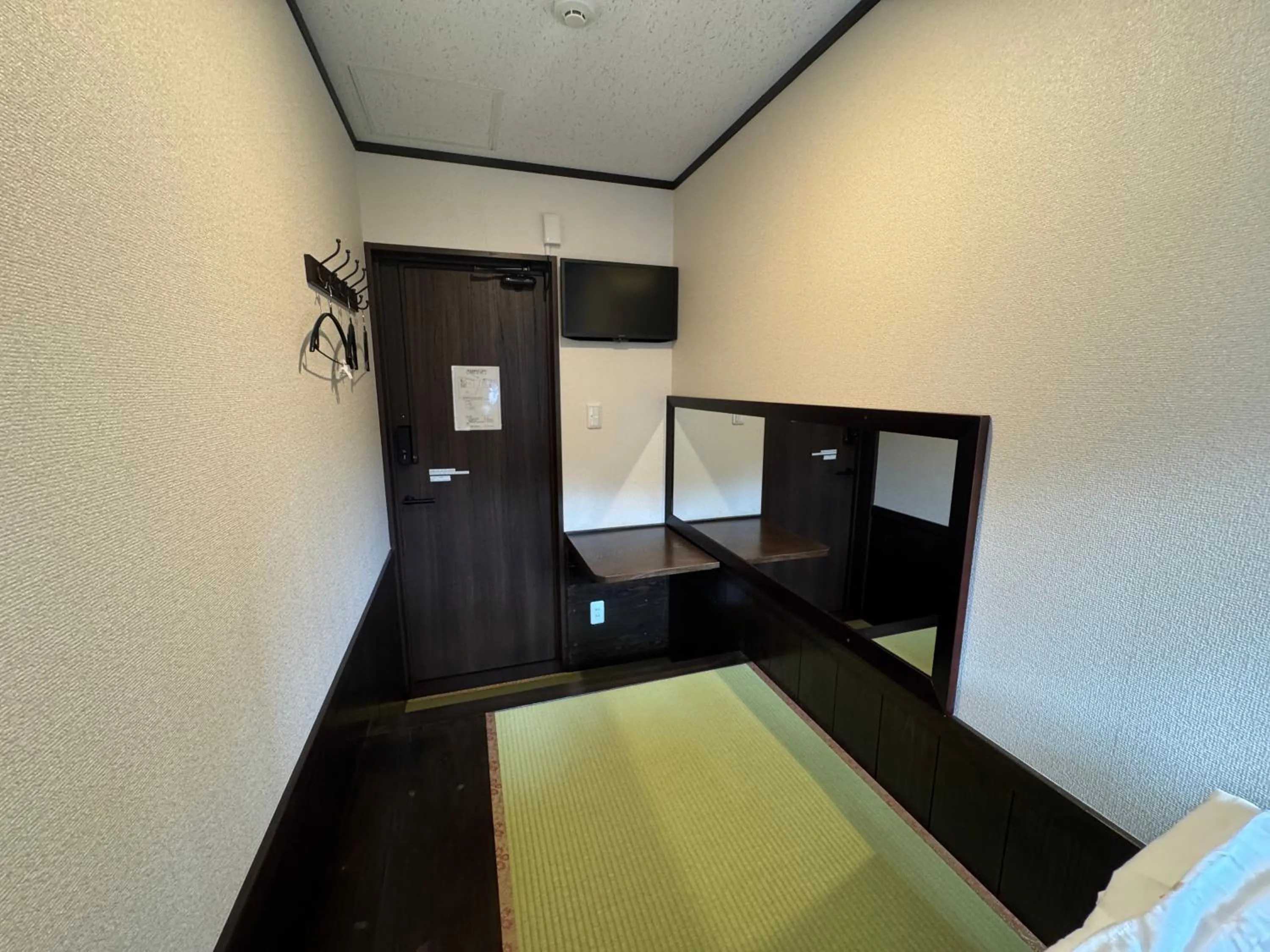 Bed in Tsuyukusa