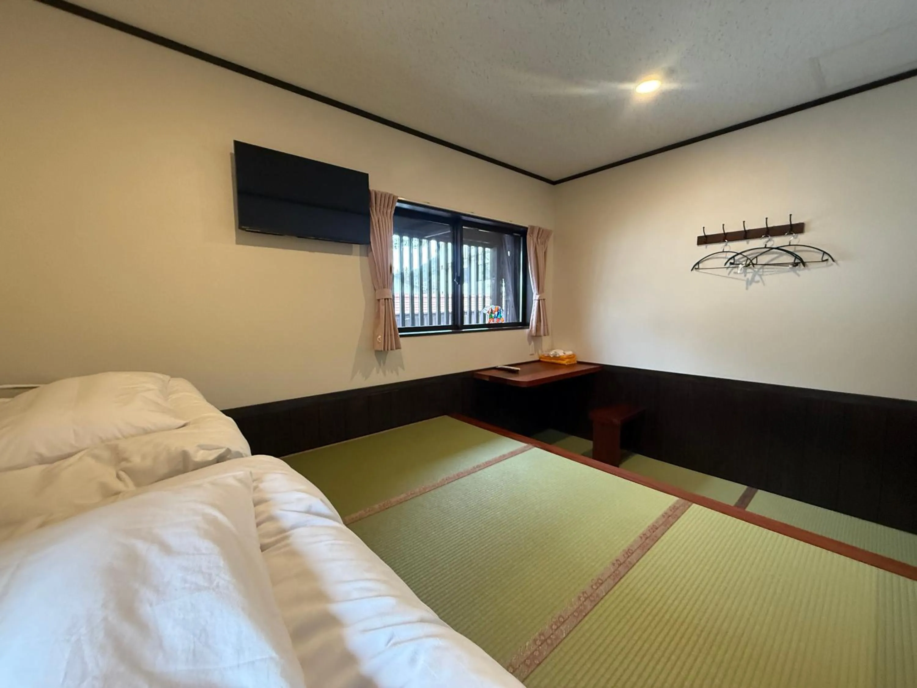 Bed in Tsuyukusa
