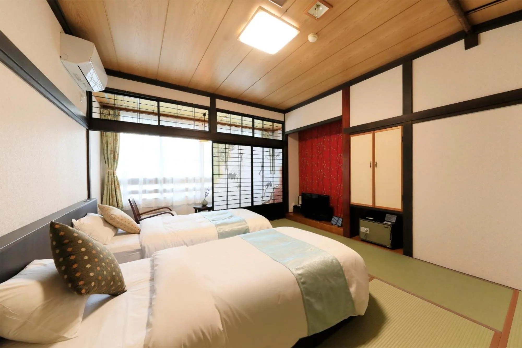 Photo of the whole room, Bed in Otogitei Kofu