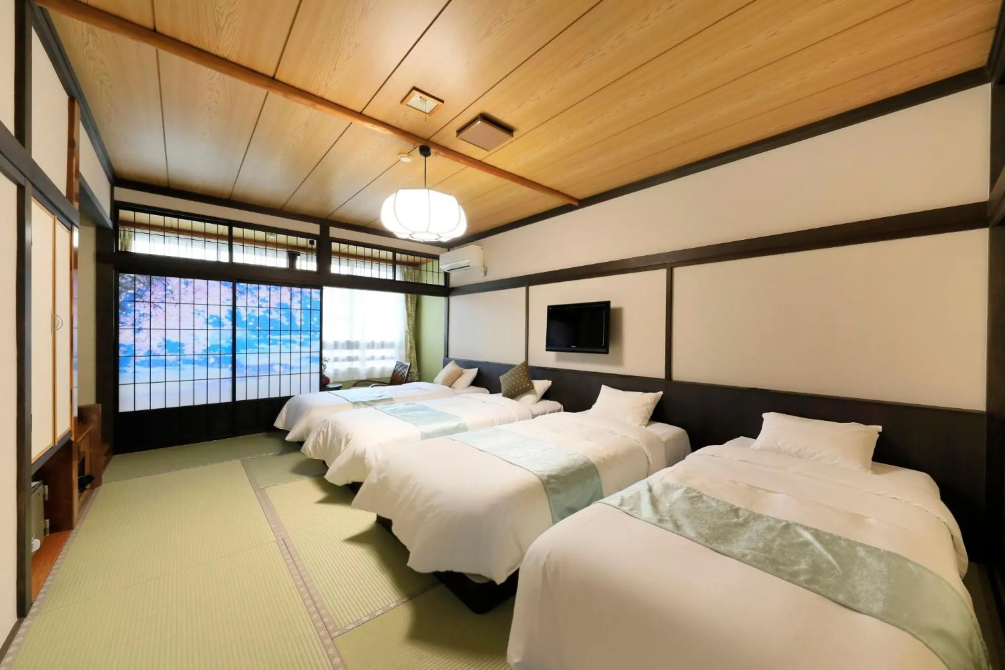 Photo of the whole room, Bed in Otogitei Kofu