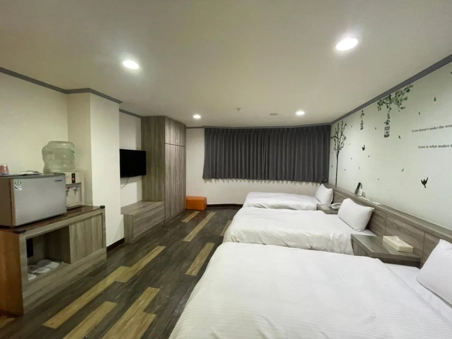 Photo of the whole room, Bed in A22 Wei Lu Hotel