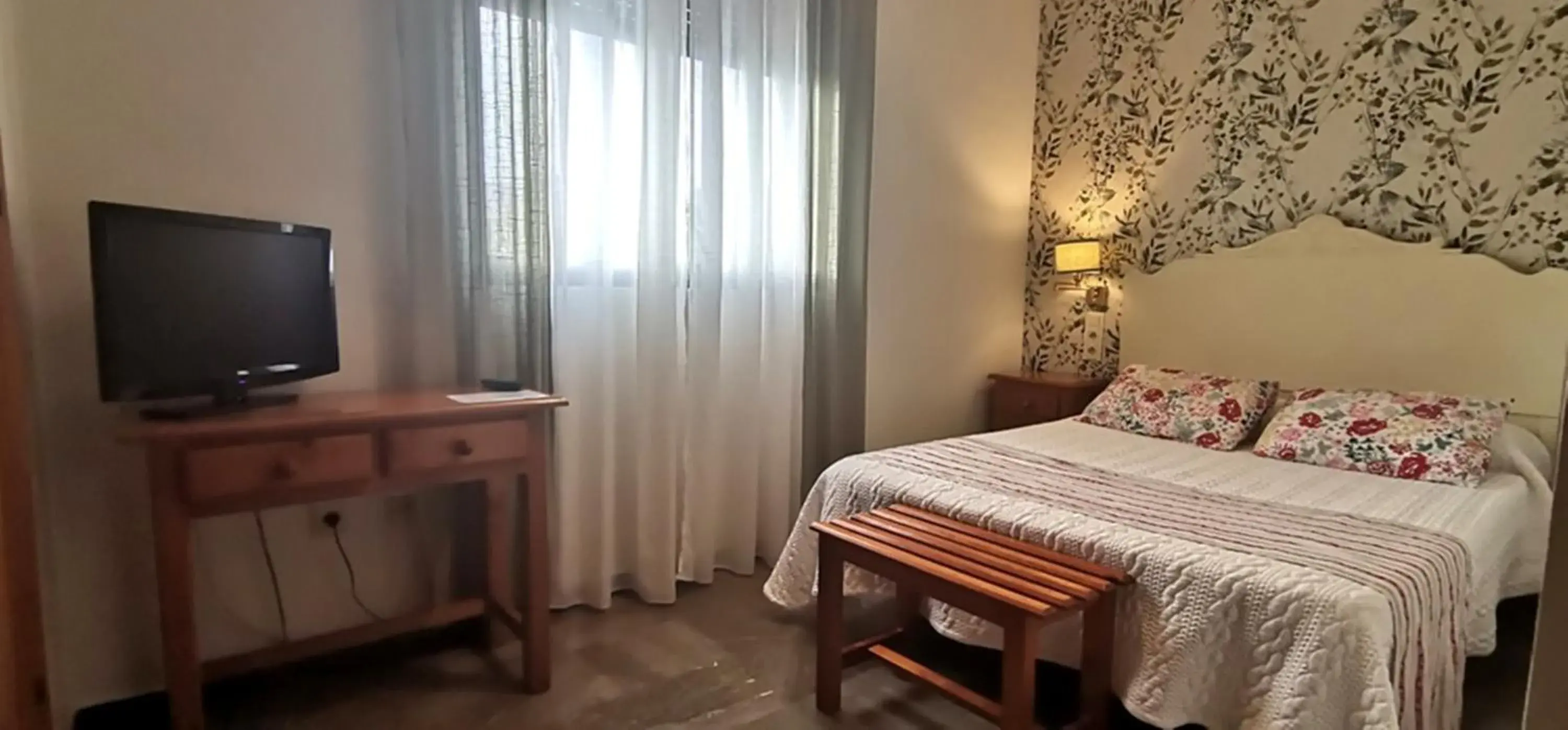 Photo of the whole room, Bed in Hotel Corona de Atarfe Photo of the whole room, Bed in Hotel Corona de Atarfe