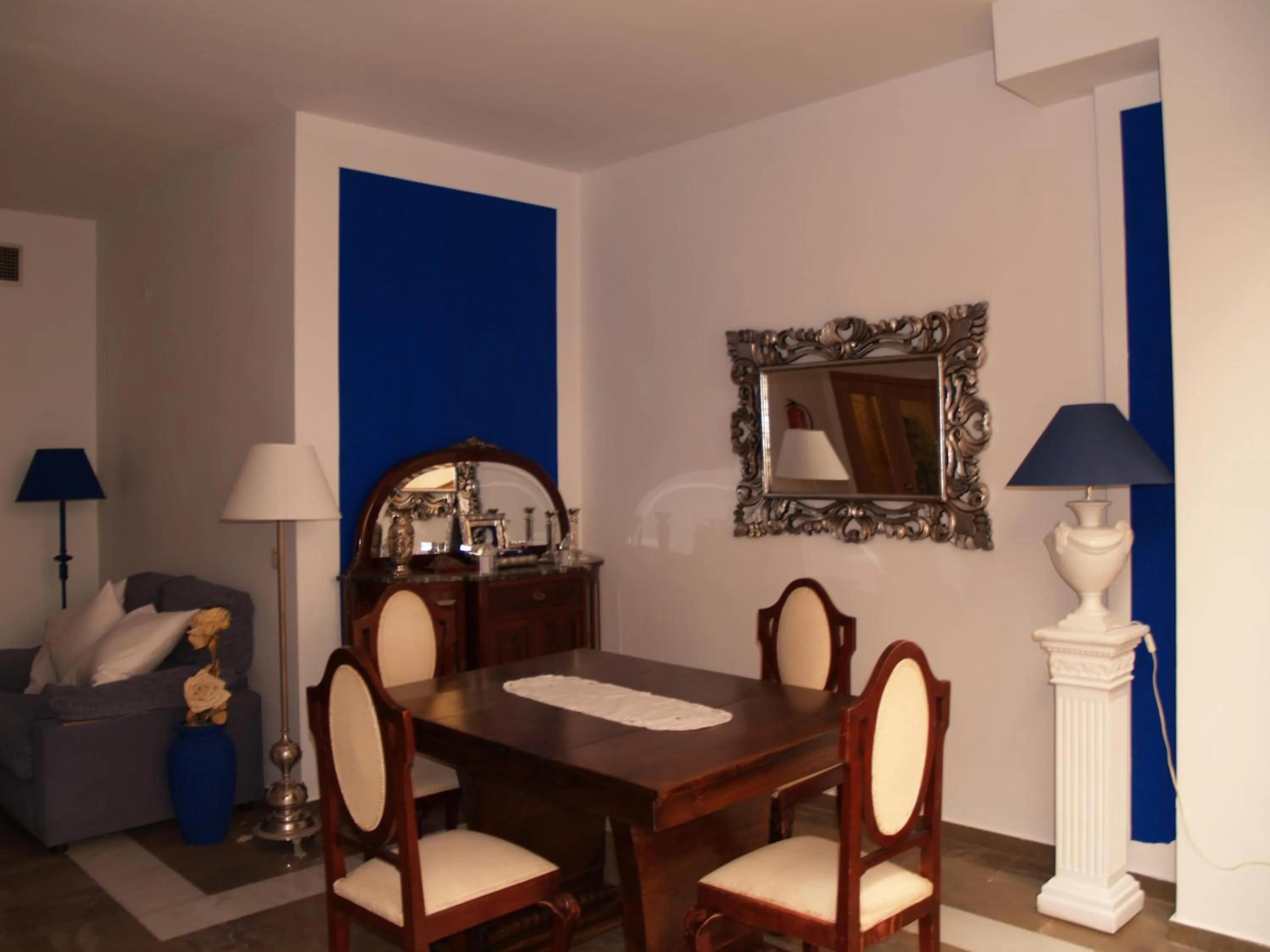 Communal lounge/ TV room in Hotel Corona de Atarfe