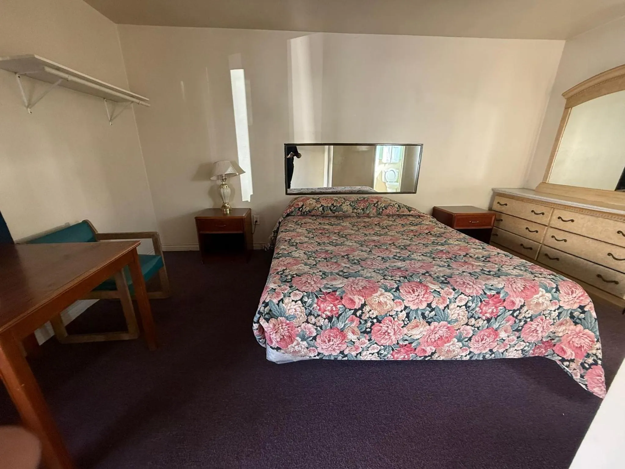 Bed in El Rancho Motel, Pasadena