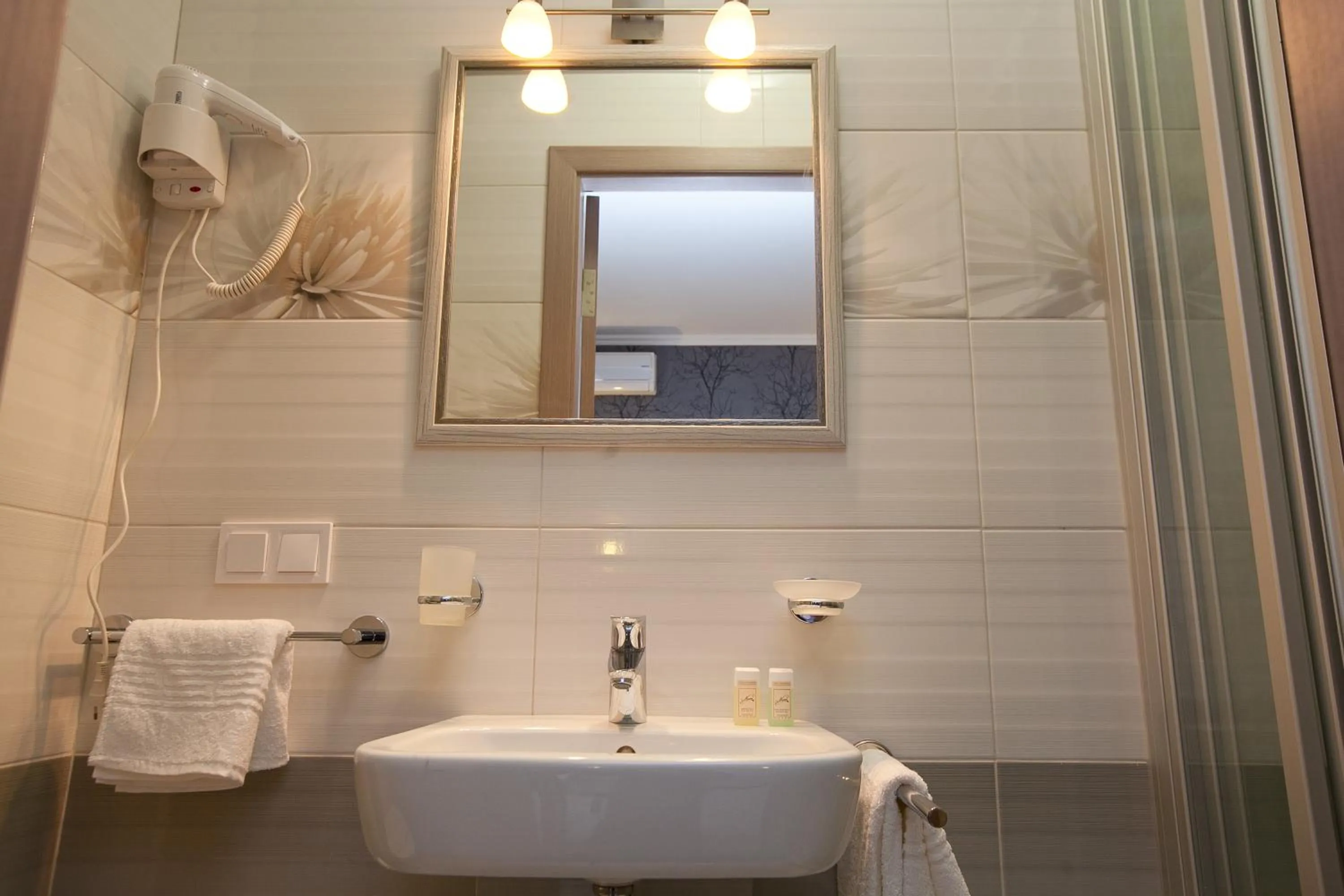 Shower in Hotel Marsen