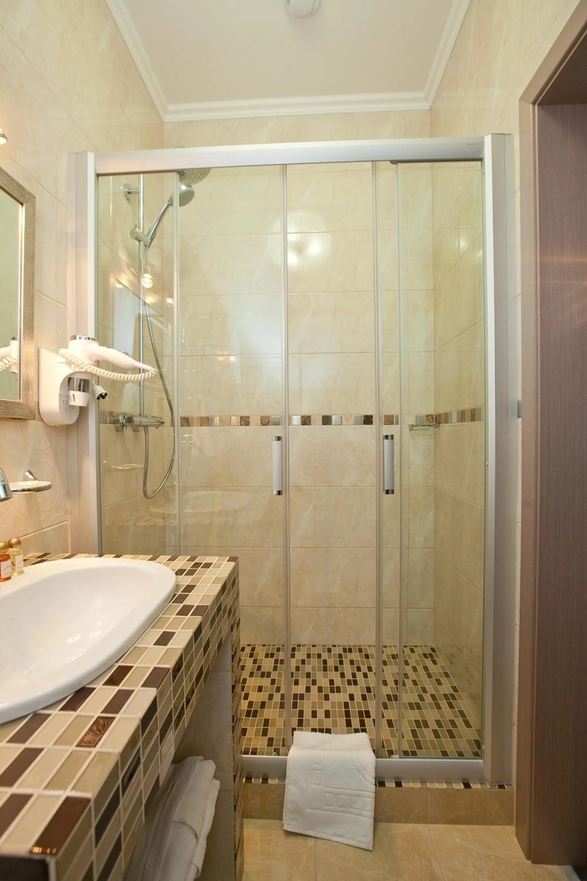 Shower in Hotel Marsen