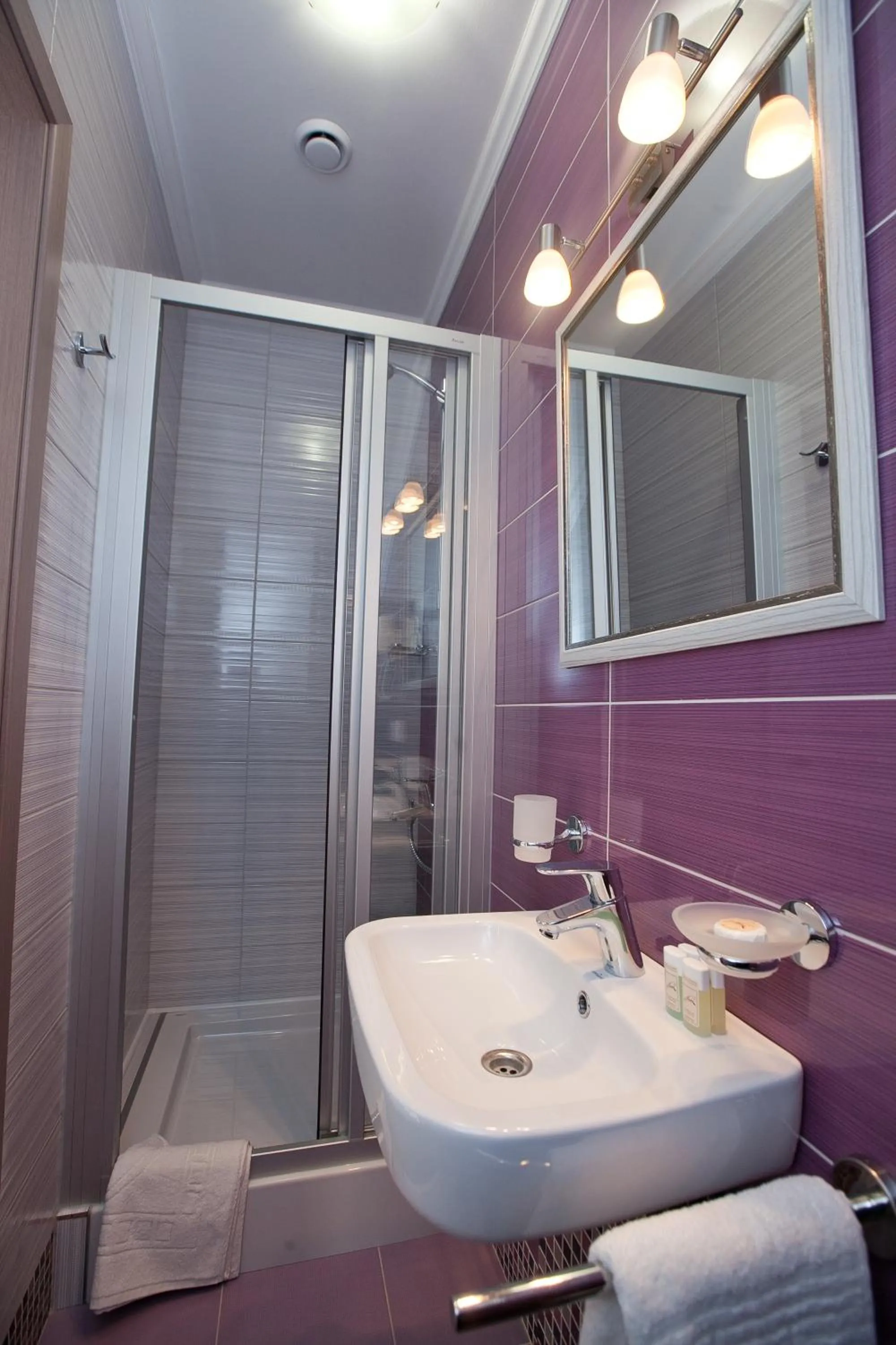 Shower in Hotel Marsen