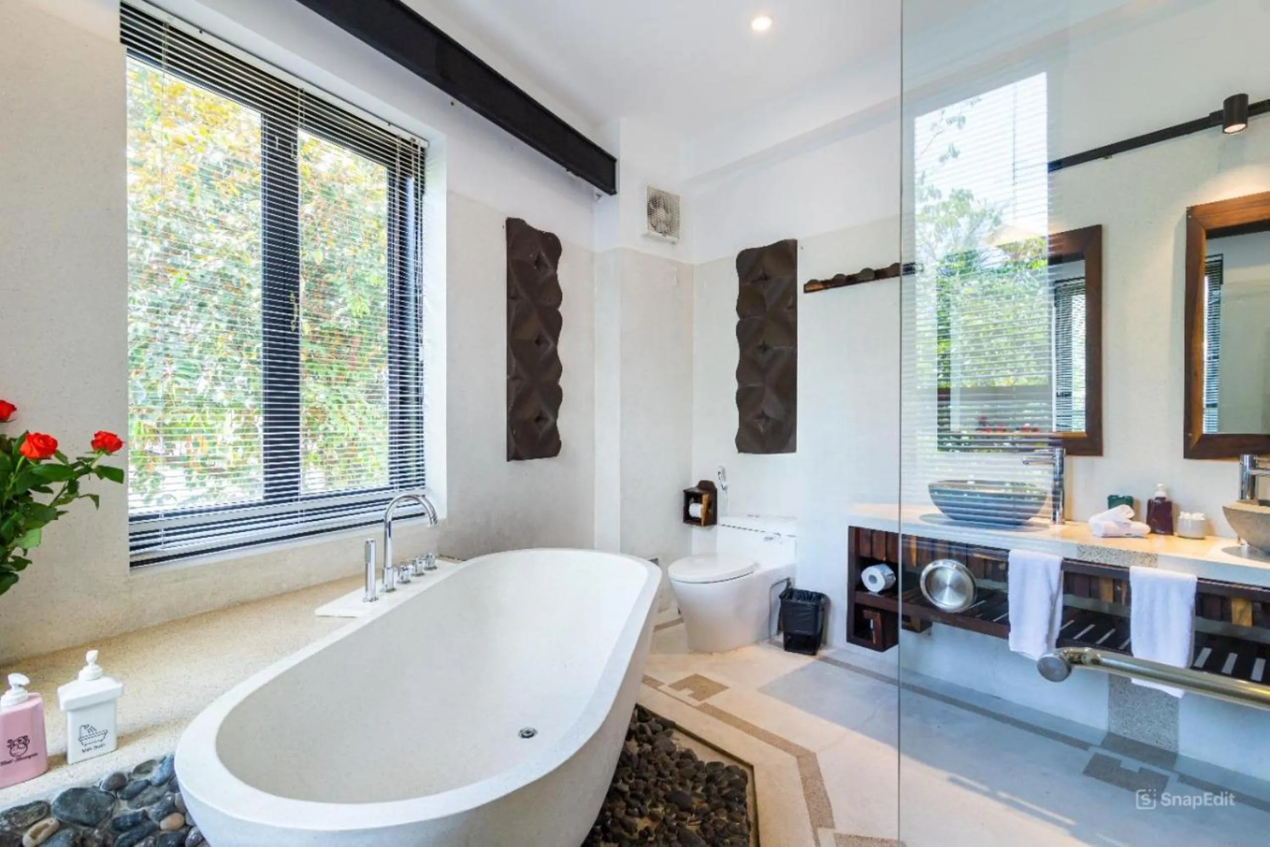 Bathroom in Tra Que Mansion