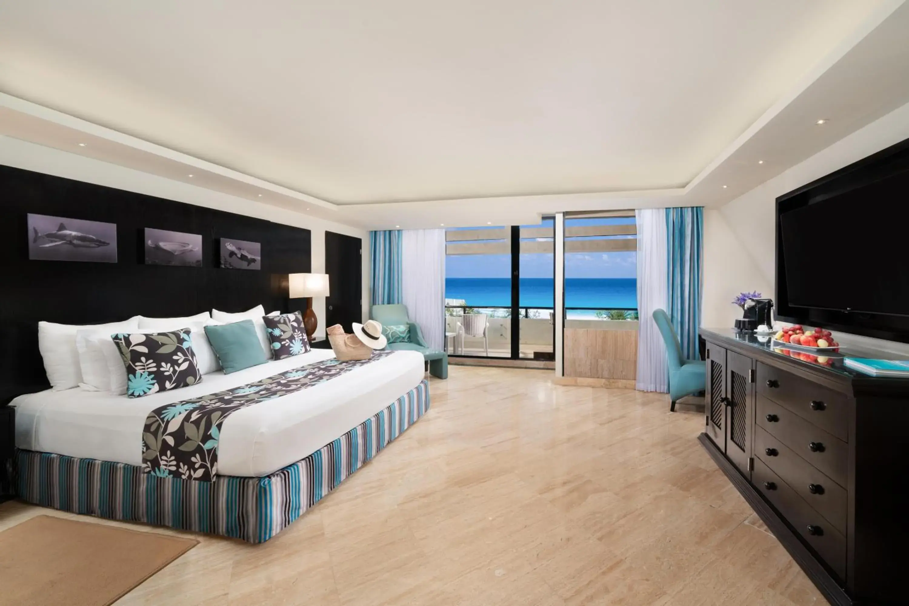 Photo of the whole room, Bed in The Pyramid Cancun by Oasis - All Inclusive Photo of the whole room, Bed in The Pyramid Cancun by Oasis - All Inclusive