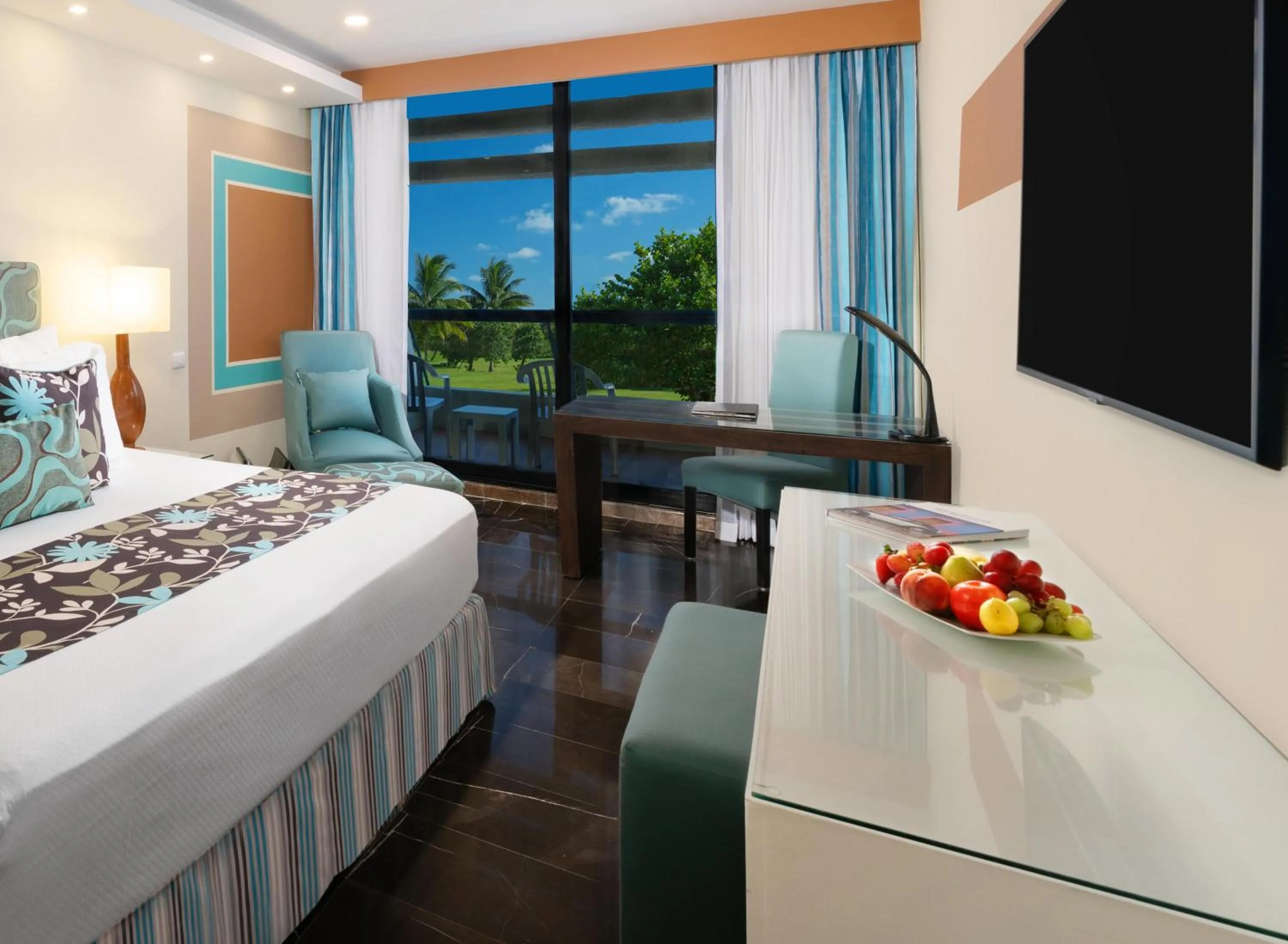 Photo of the whole room, Bed in The Pyramid Cancun by Oasis - All Inclusive