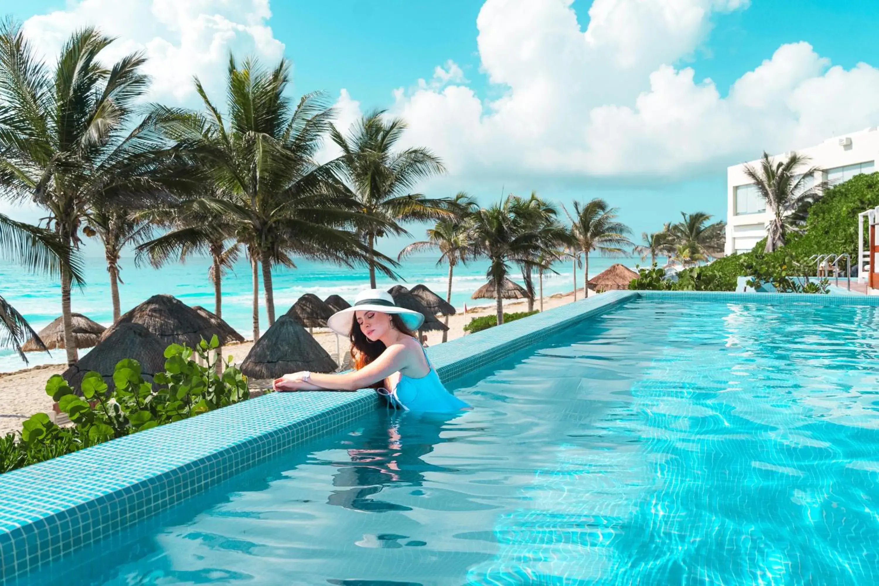 Swimming pool in The Pyramid Cancun by Oasis - All Inclusive Swimming pool in The Pyramid Cancun by Oasis - All Inclusive