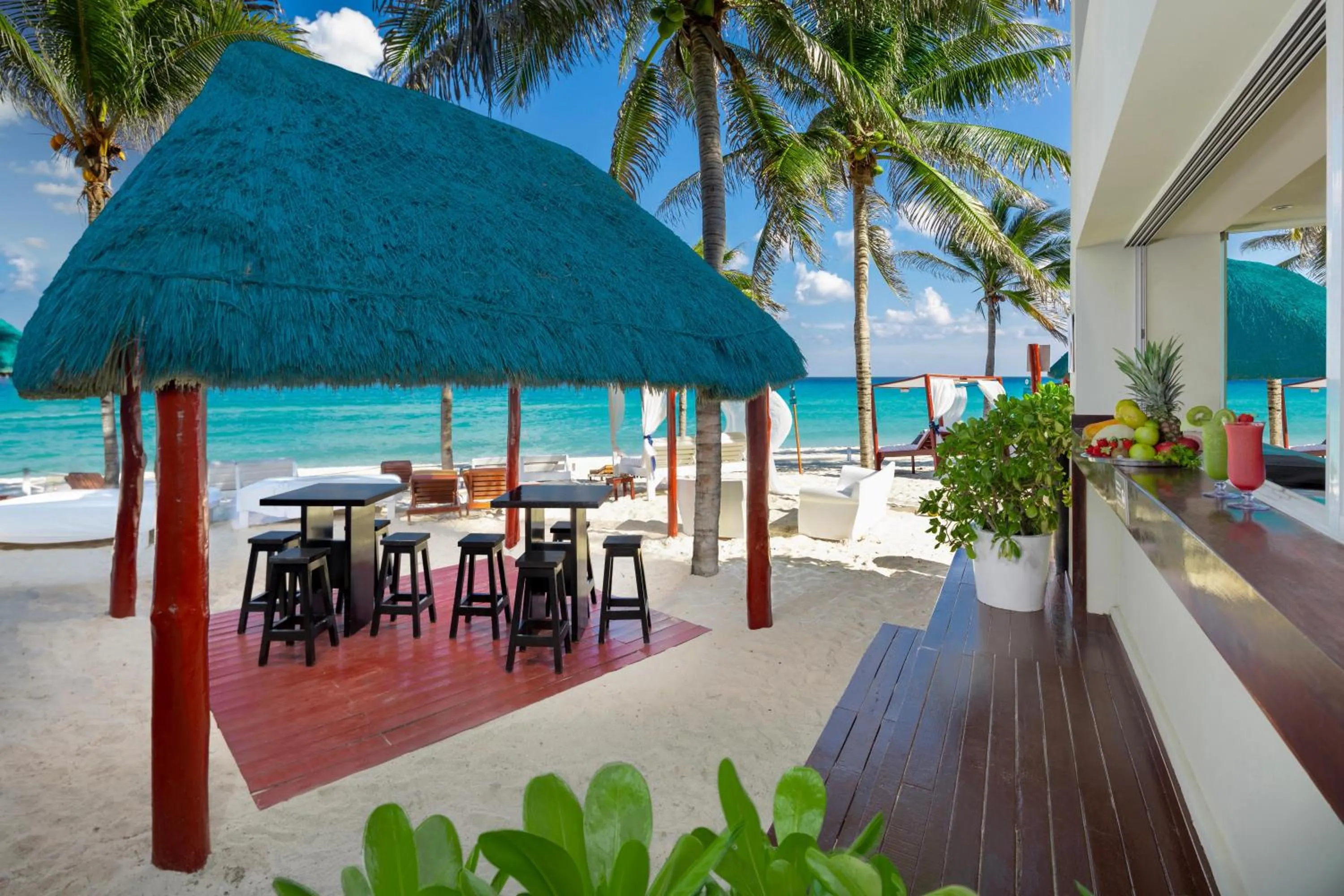 Lounge or bar in The Pyramid Cancun by Oasis - All Inclusive