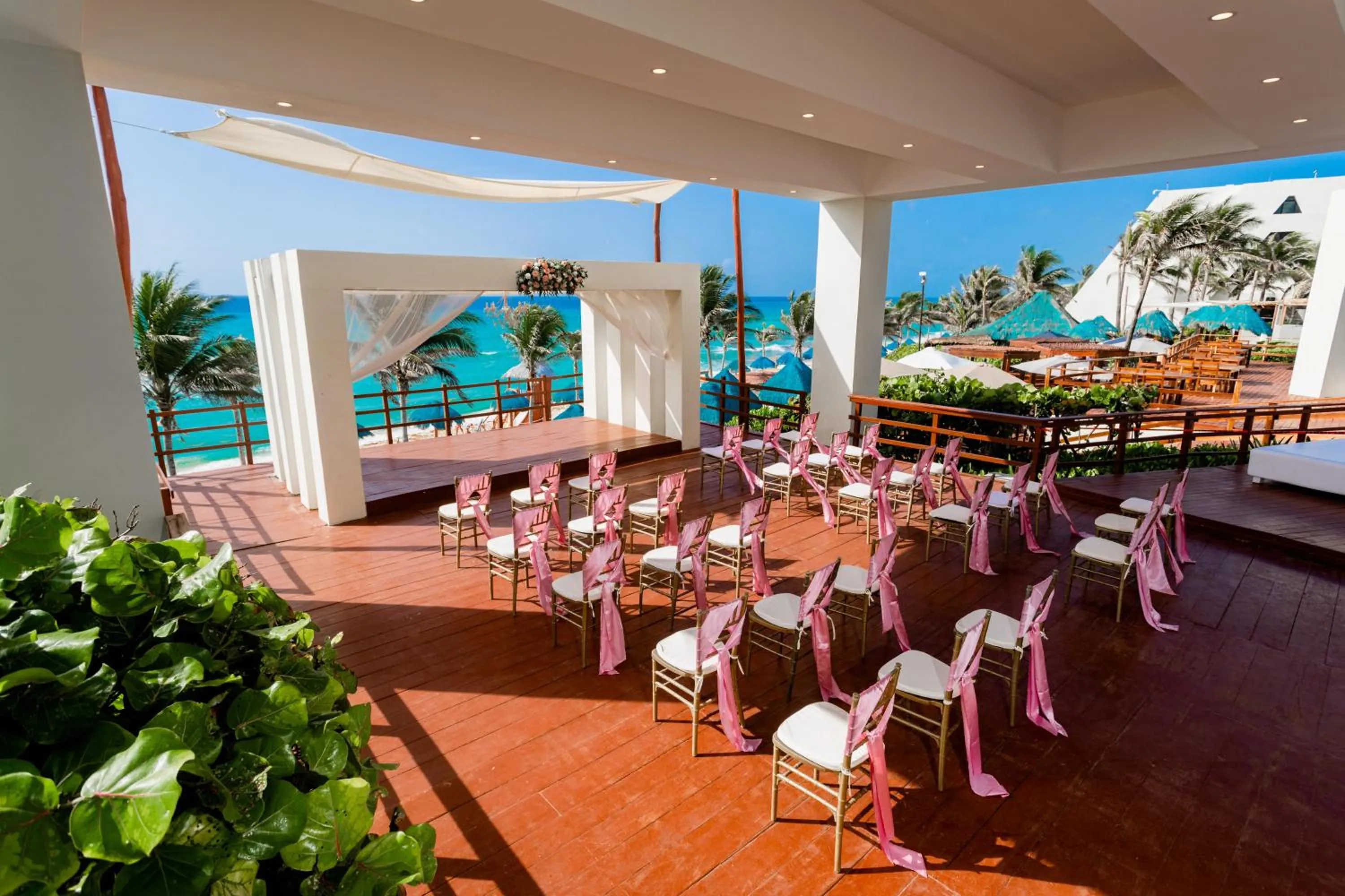 wedding in The Pyramid Cancun by Oasis - All Inclusive