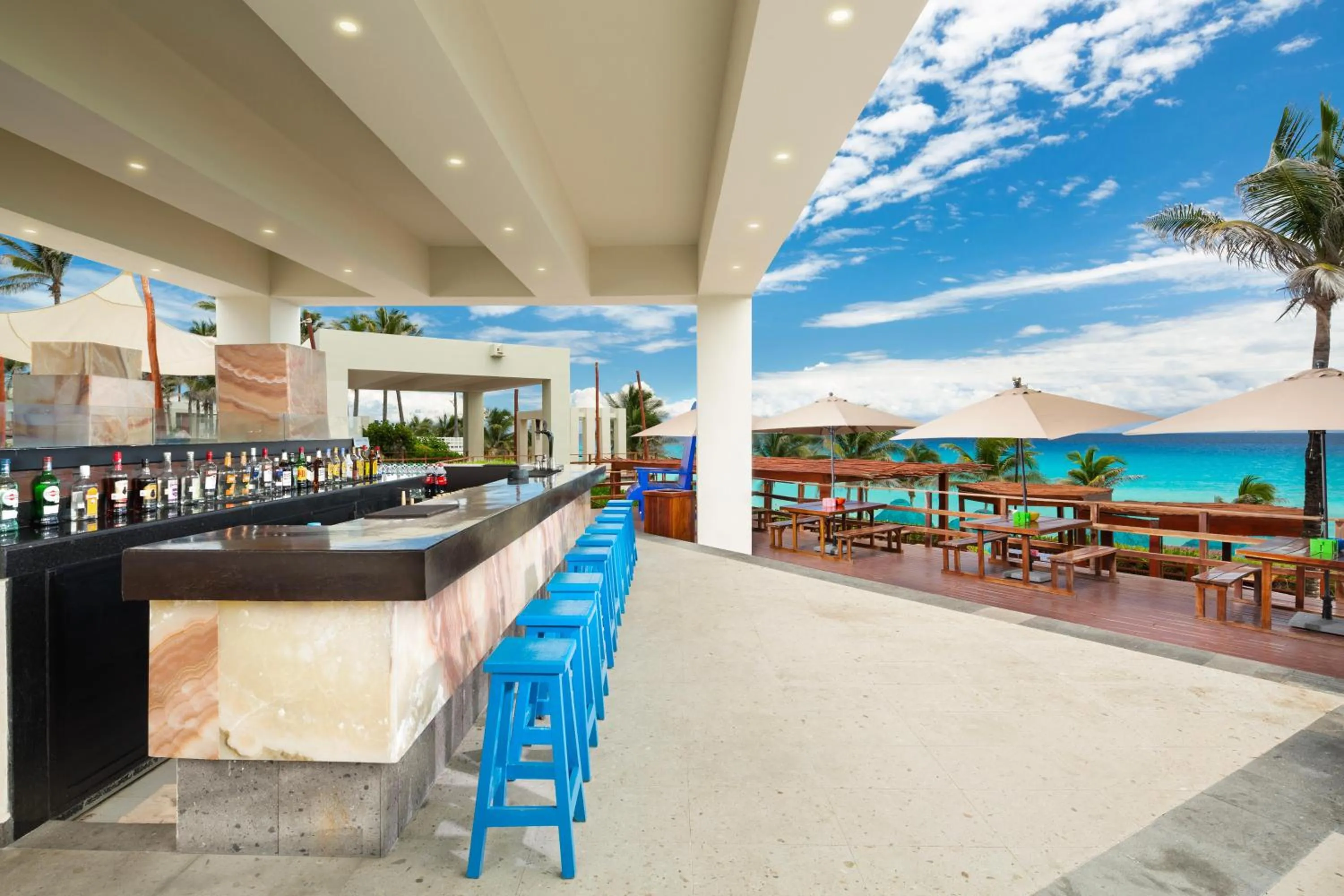 Lounge or bar in The Pyramid Cancun by Oasis - All Inclusive