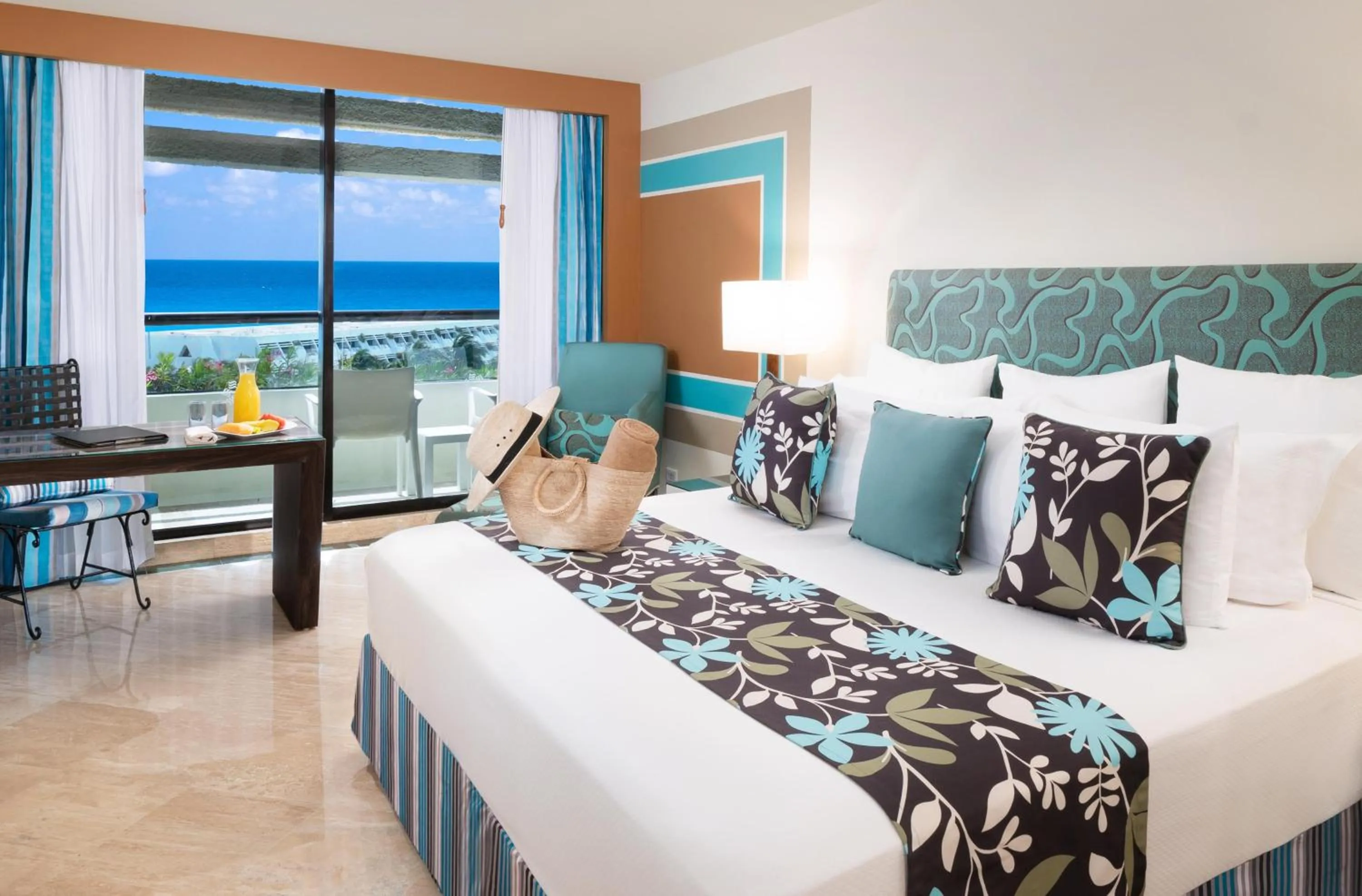 Photo of the whole room, Bed in The Pyramid Cancun by Oasis - All Inclusive