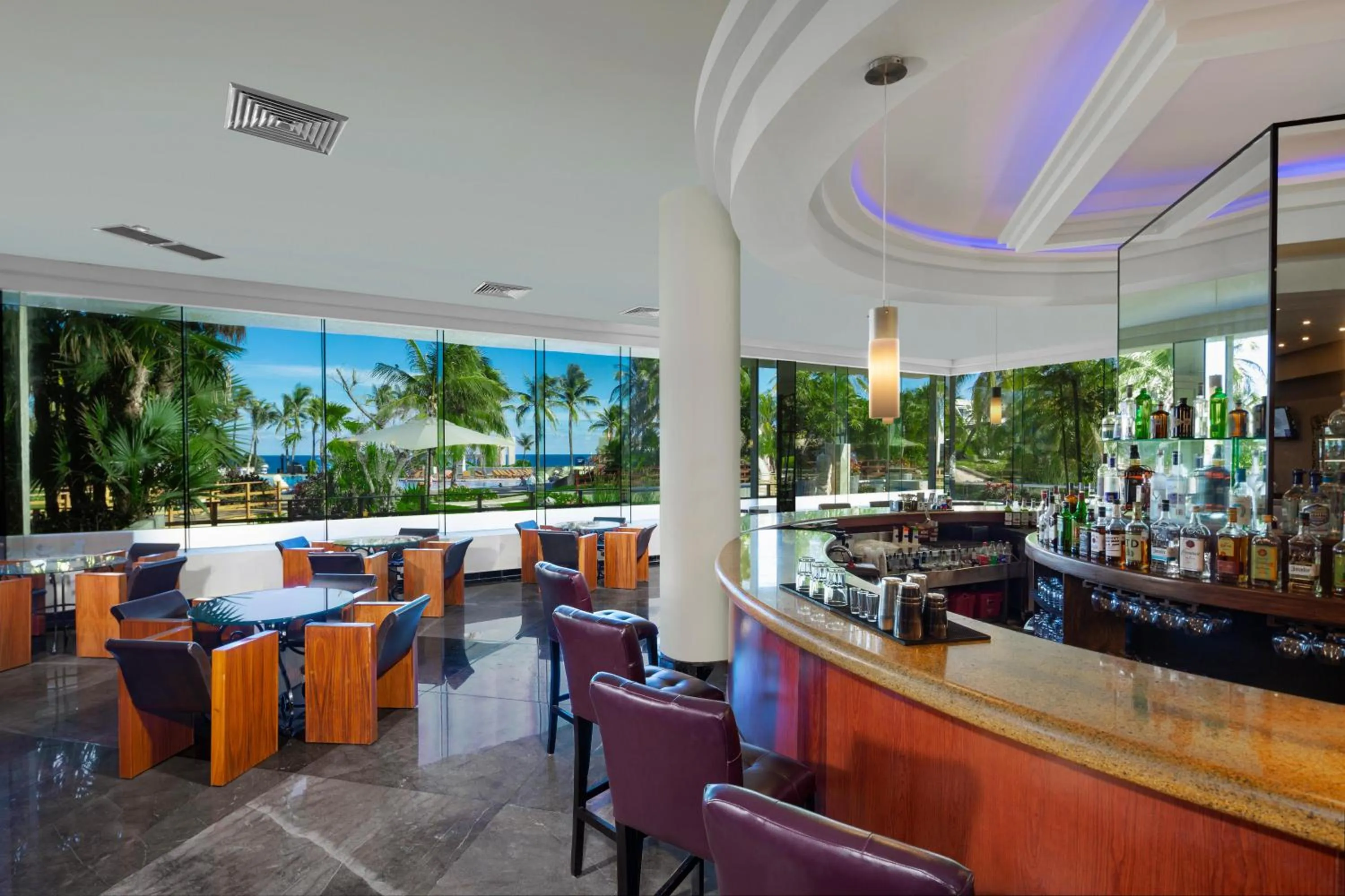 Lounge or bar in The Pyramid Cancun by Oasis - All Inclusive