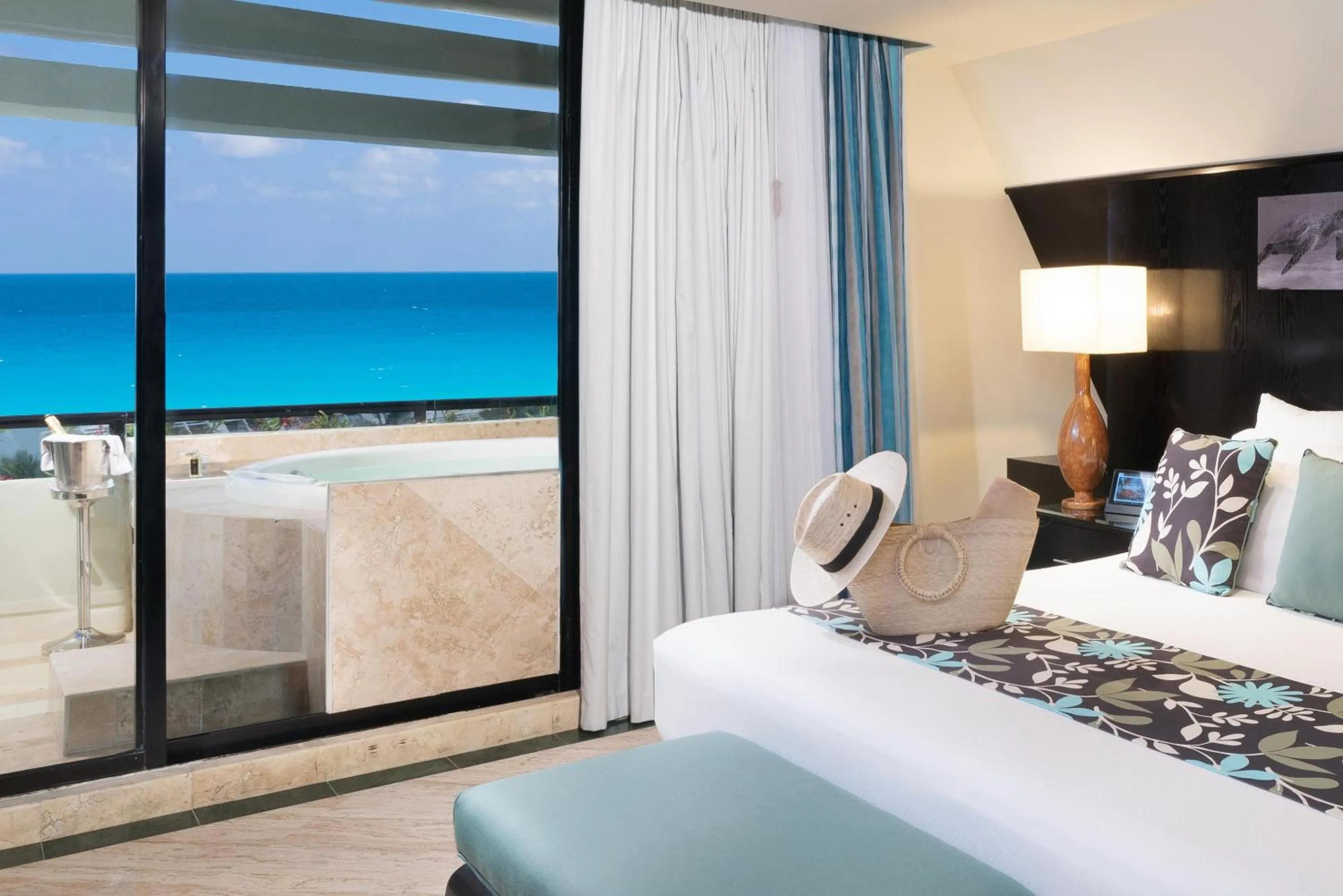 Photo of the whole room, Bed in The Pyramid Cancun by Oasis - All Inclusive