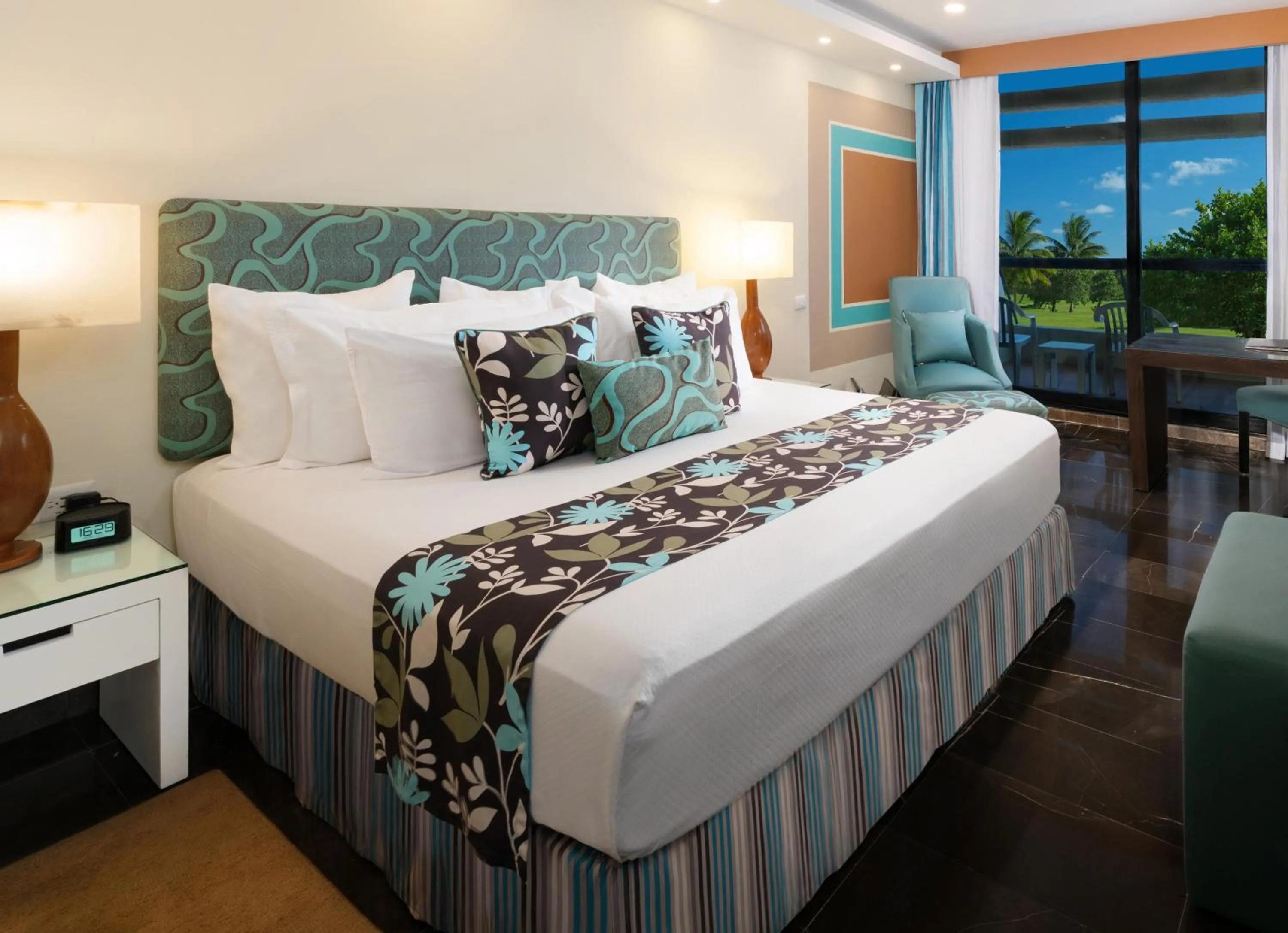 Photo of the whole room, Bed in The Pyramid Cancun by Oasis - All Inclusive