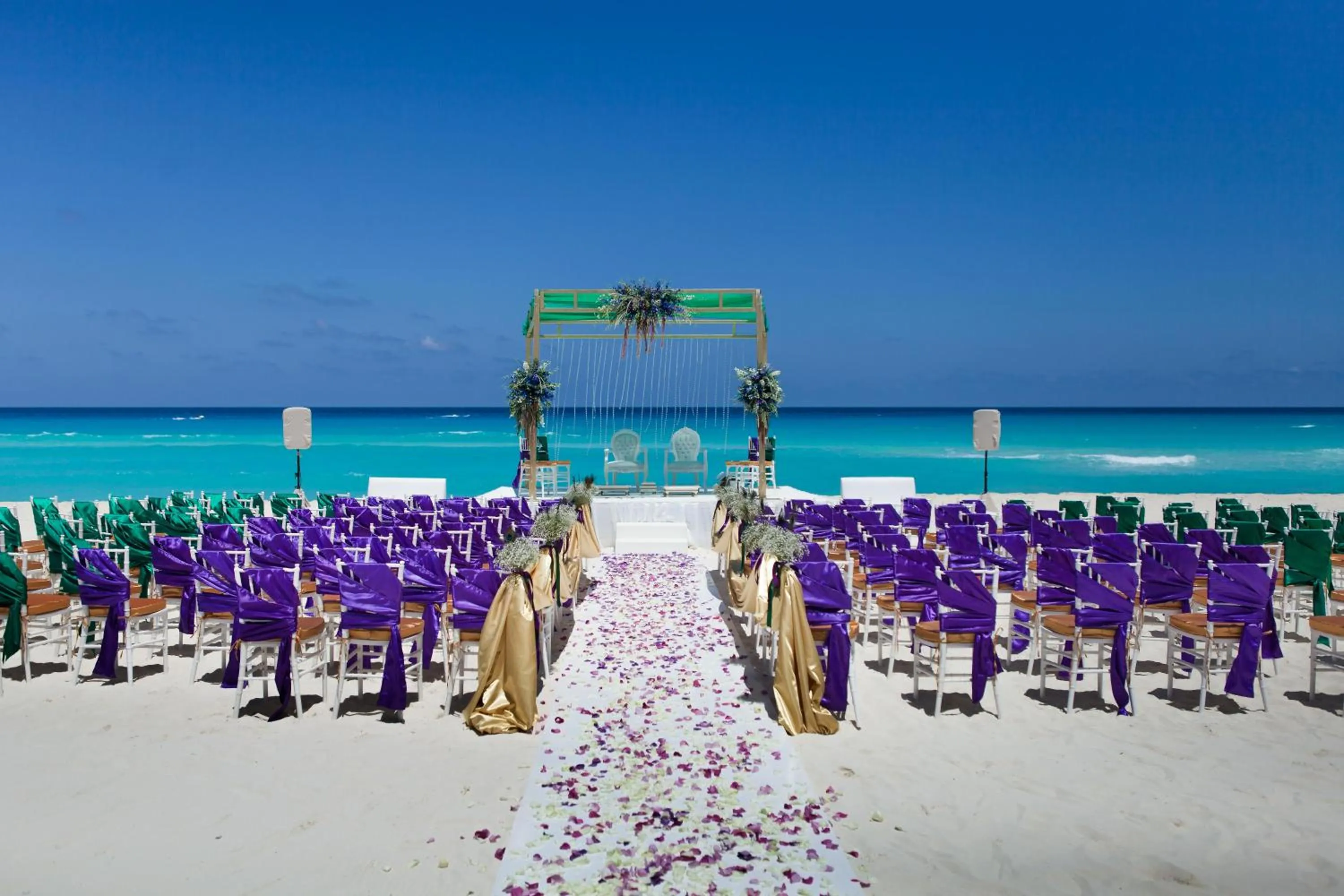 wedding in The Pyramid Cancun by Oasis - All Inclusive