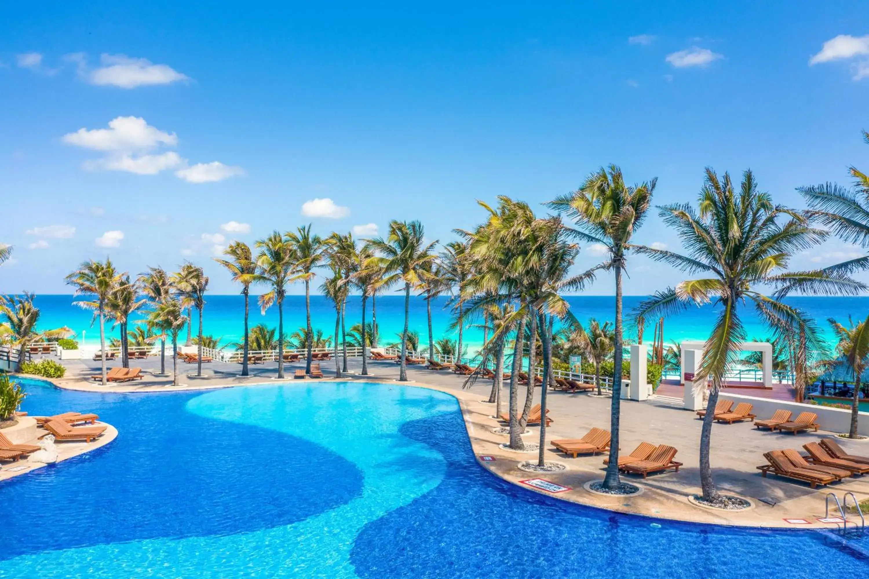 Swimming pool in The Pyramid Cancun by Oasis - All Inclusive Swimming pool in The Pyramid Cancun by Oasis - All Inclusive