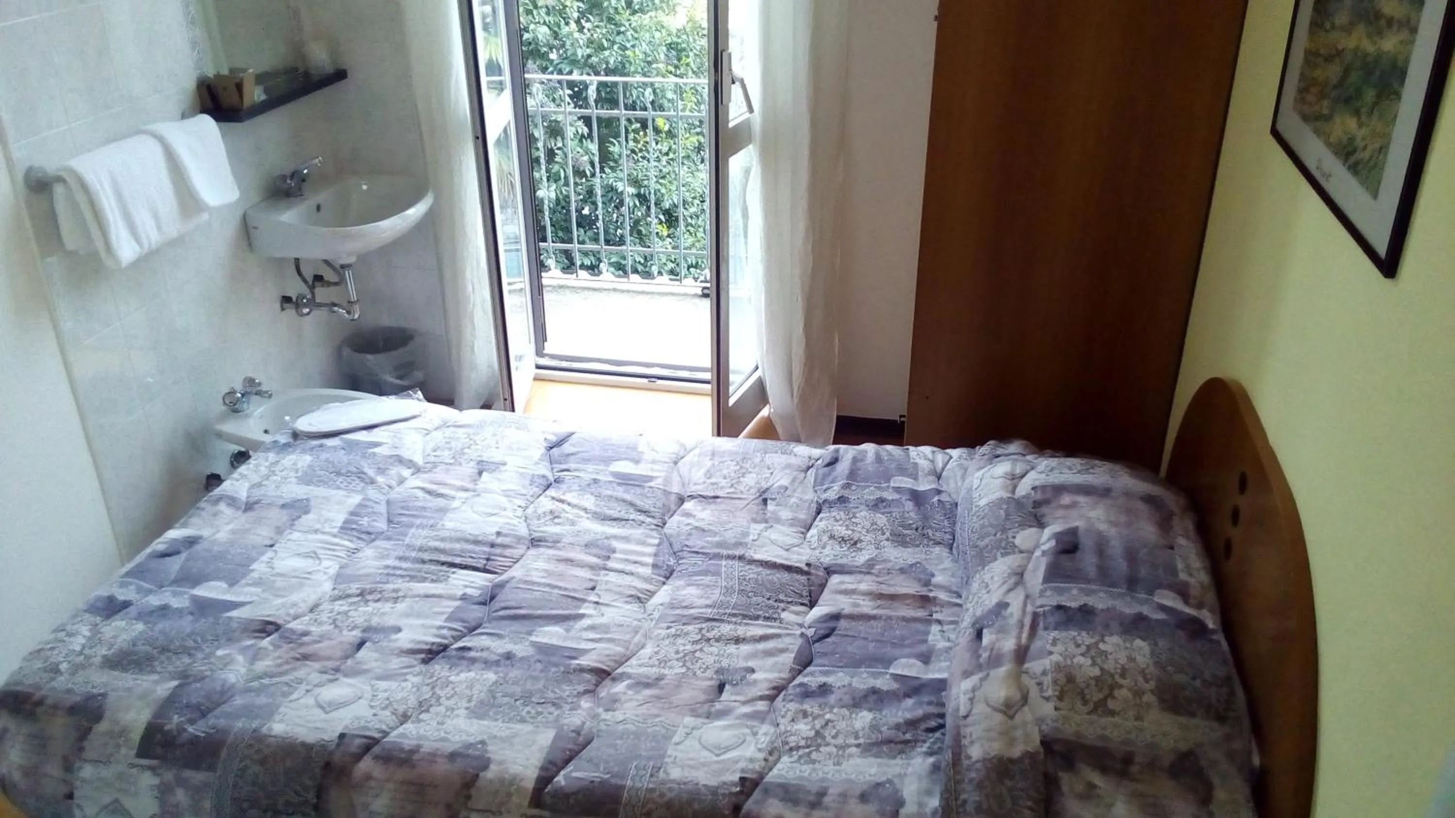 Photo of the whole room, Bed in Hotel Tirreno