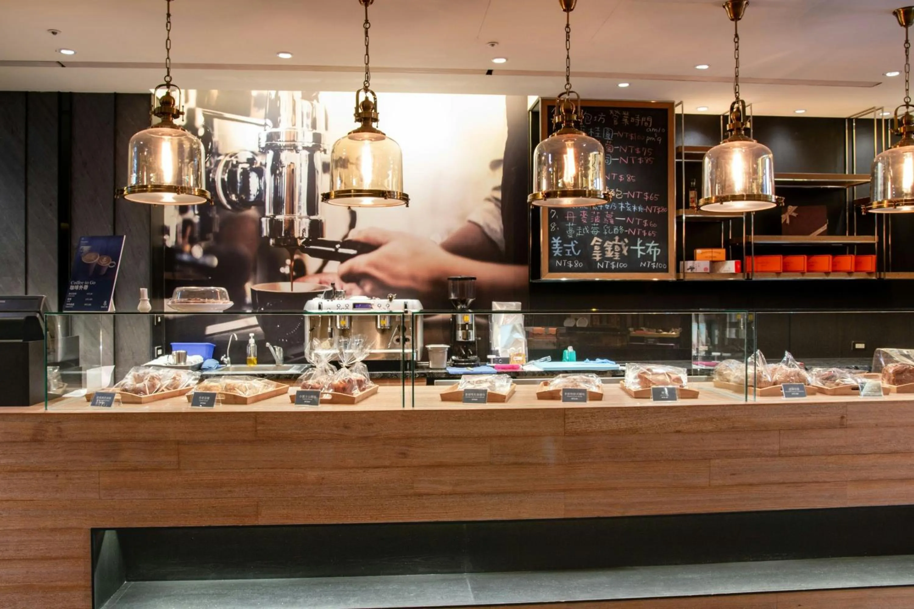 Lounge or bar in Sheraton Taitung Hotel