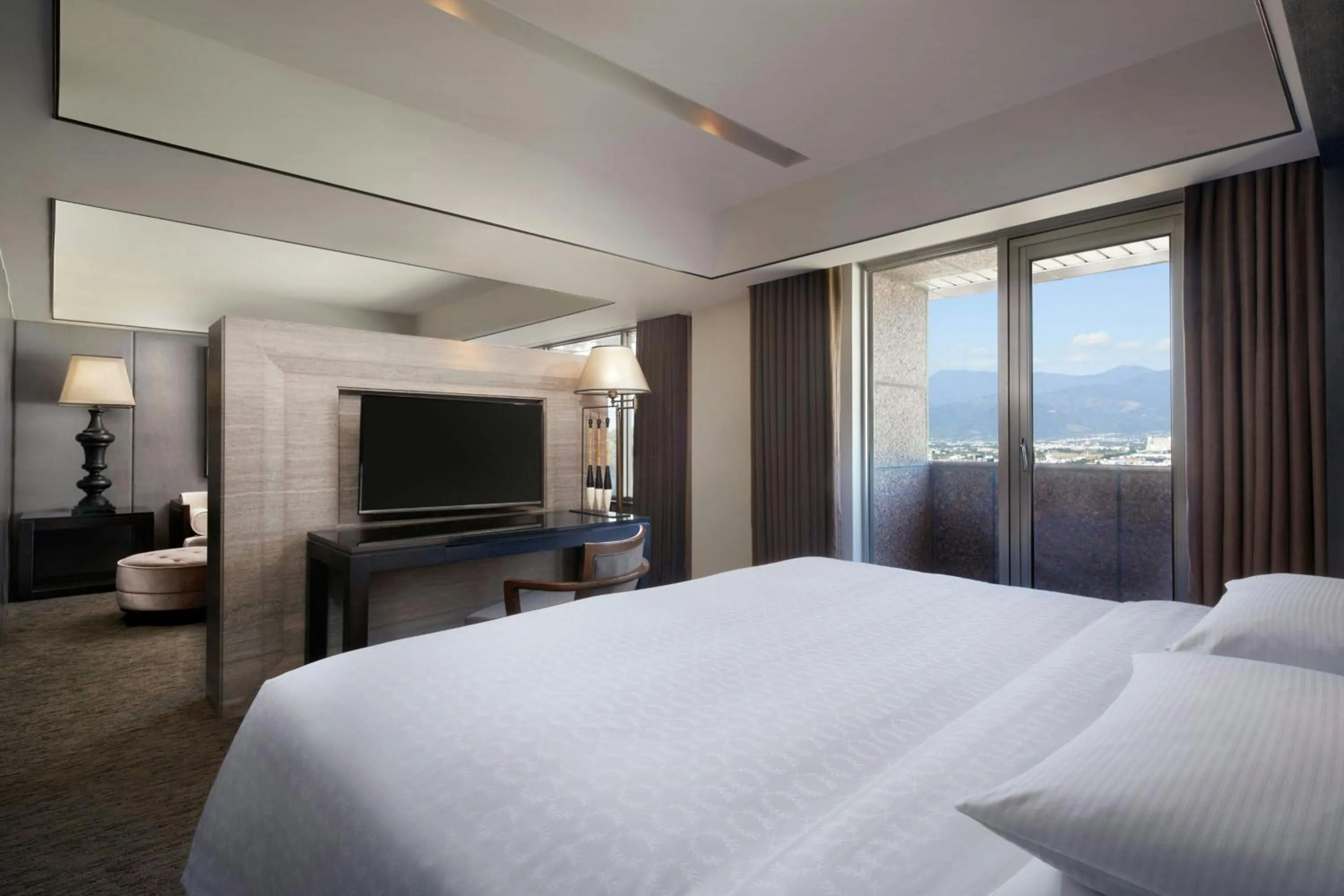 Bedroom, Bed in Sheraton Taitung Hotel