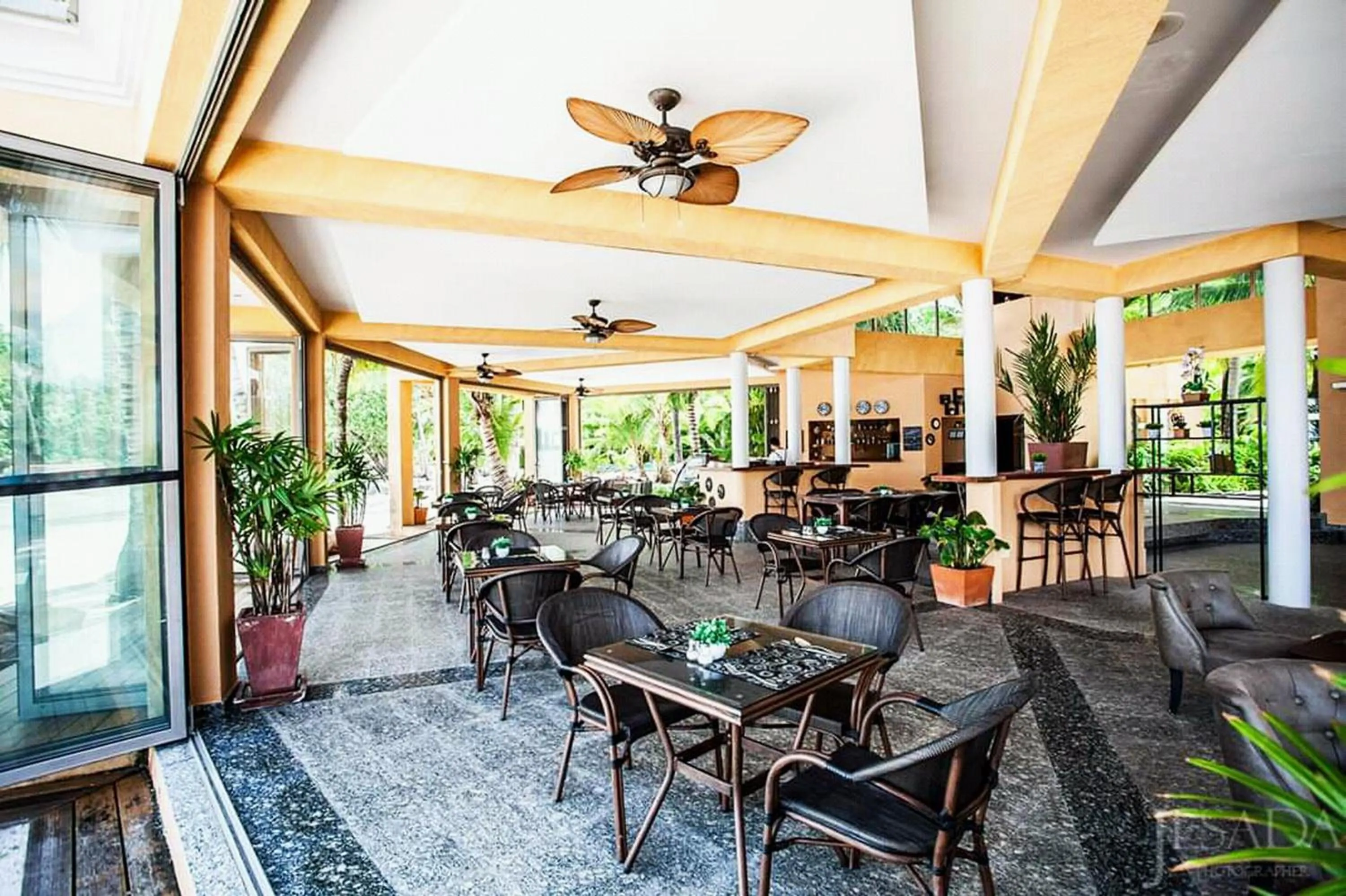 Restaurant/places to eat in Siam Royal View Resort Apartments