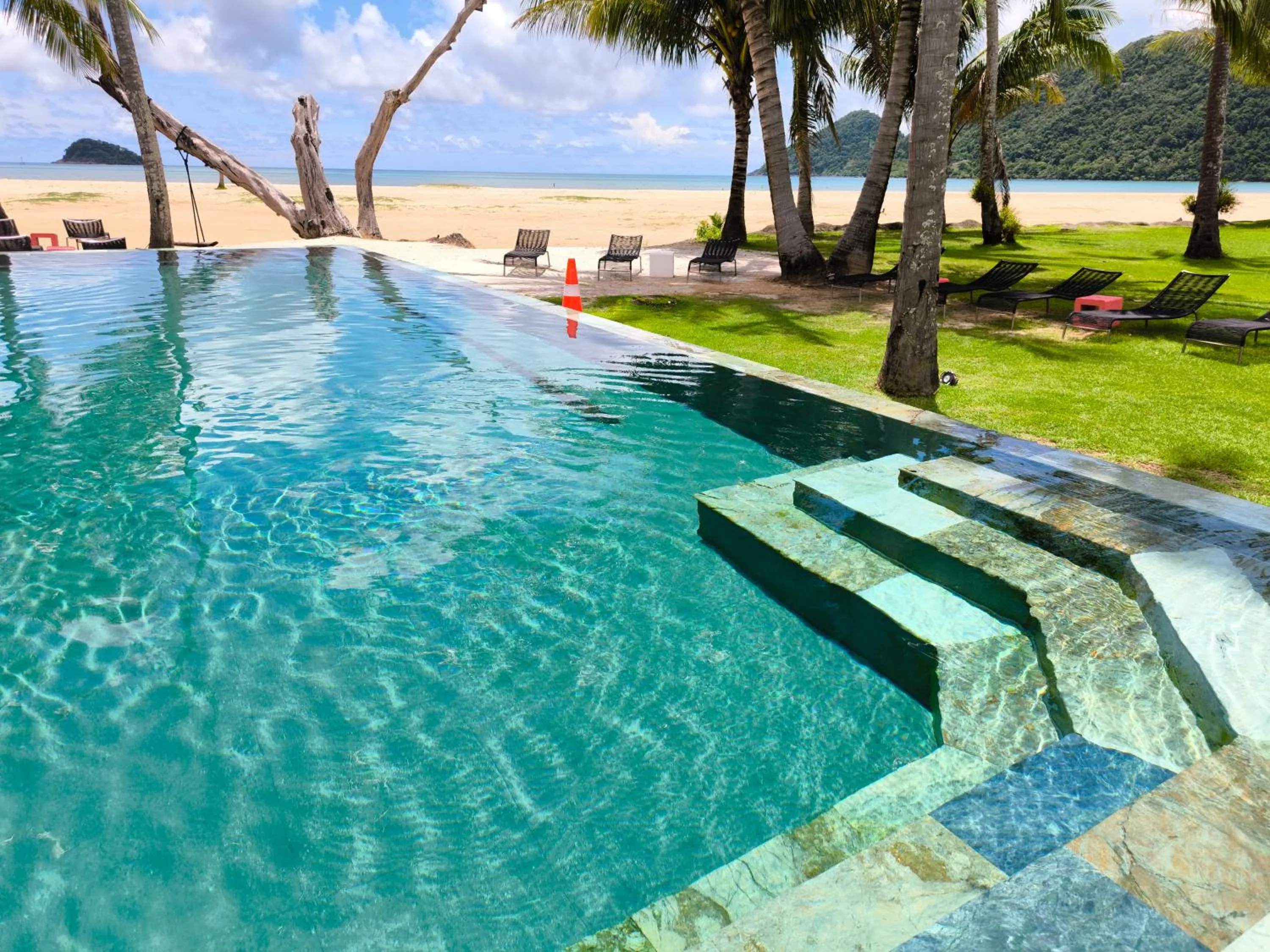 Swimming pool in Siam Royal View Resort Apartments