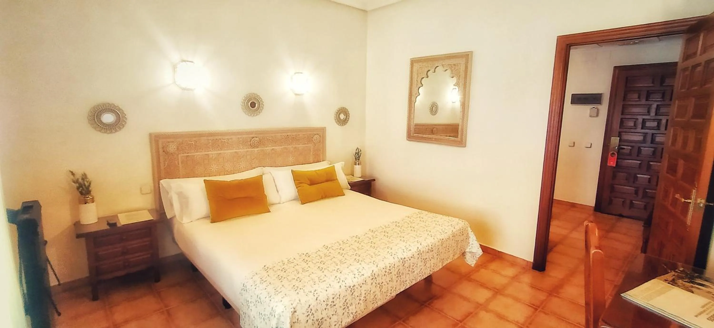 Photo of the whole room, Bed in Princesa Galiana by Maxi Hoteles