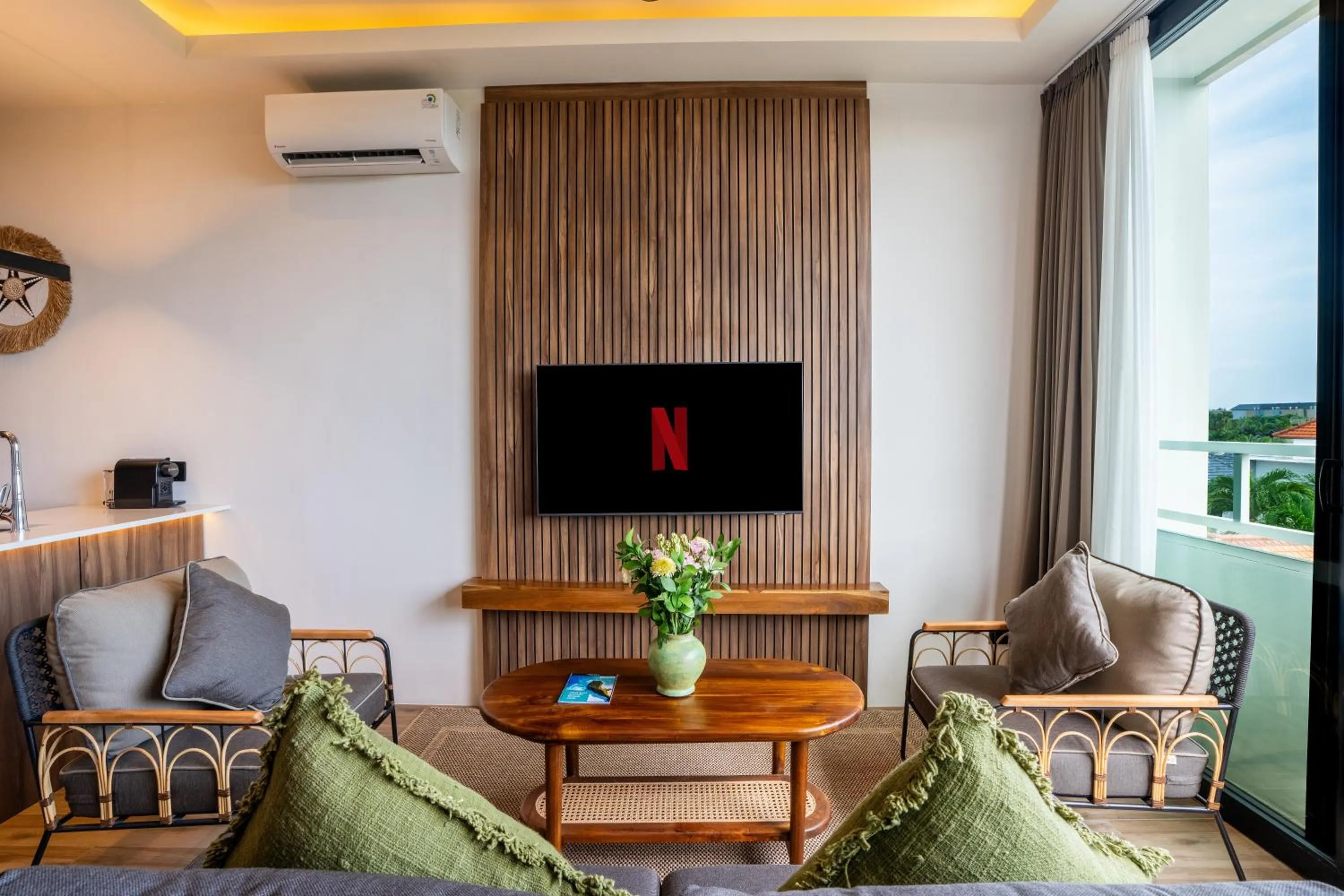 Communal lounge/ TV room in Avanya Luxury Apartment