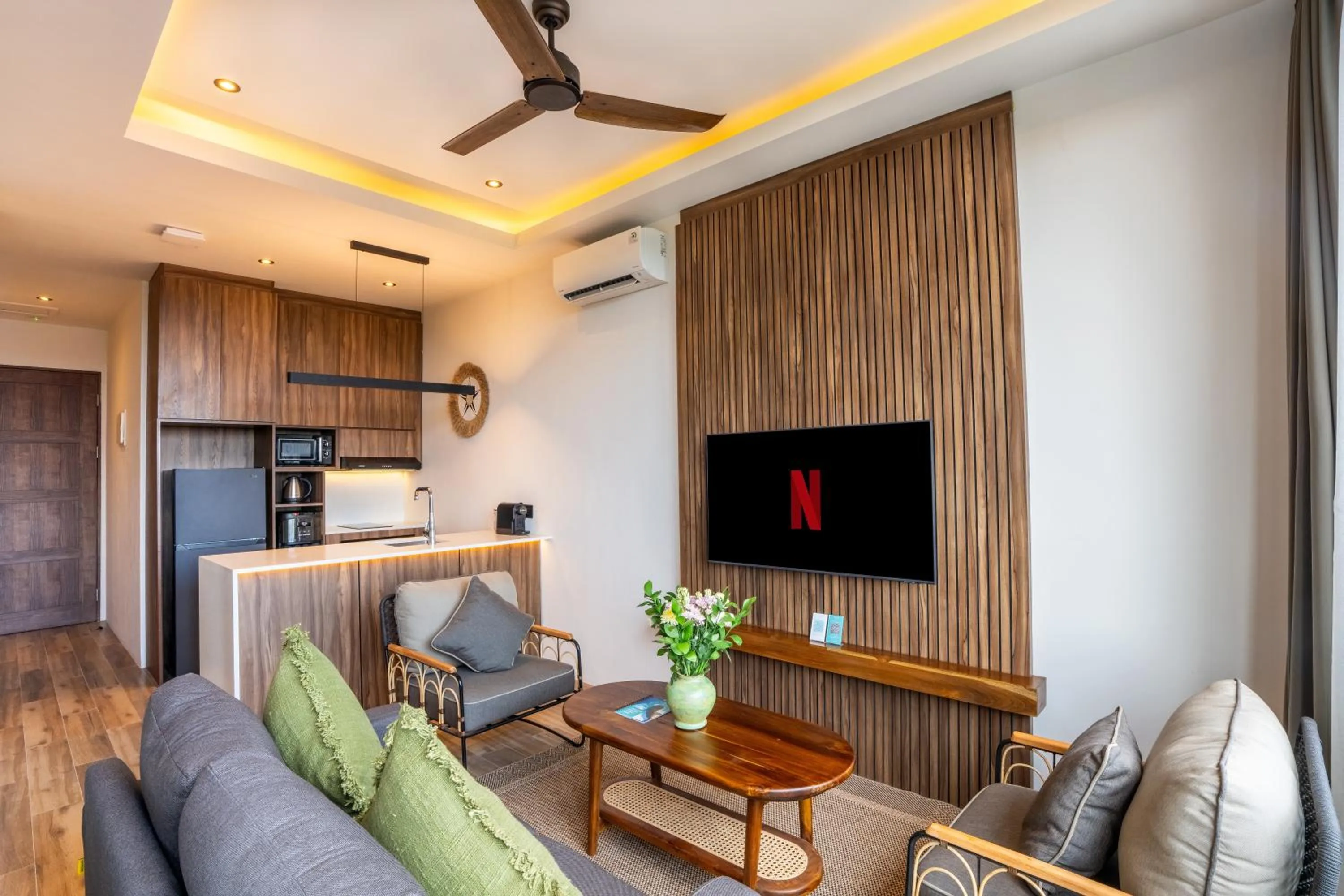 Communal lounge/ TV room in Avanya Luxury Apartment