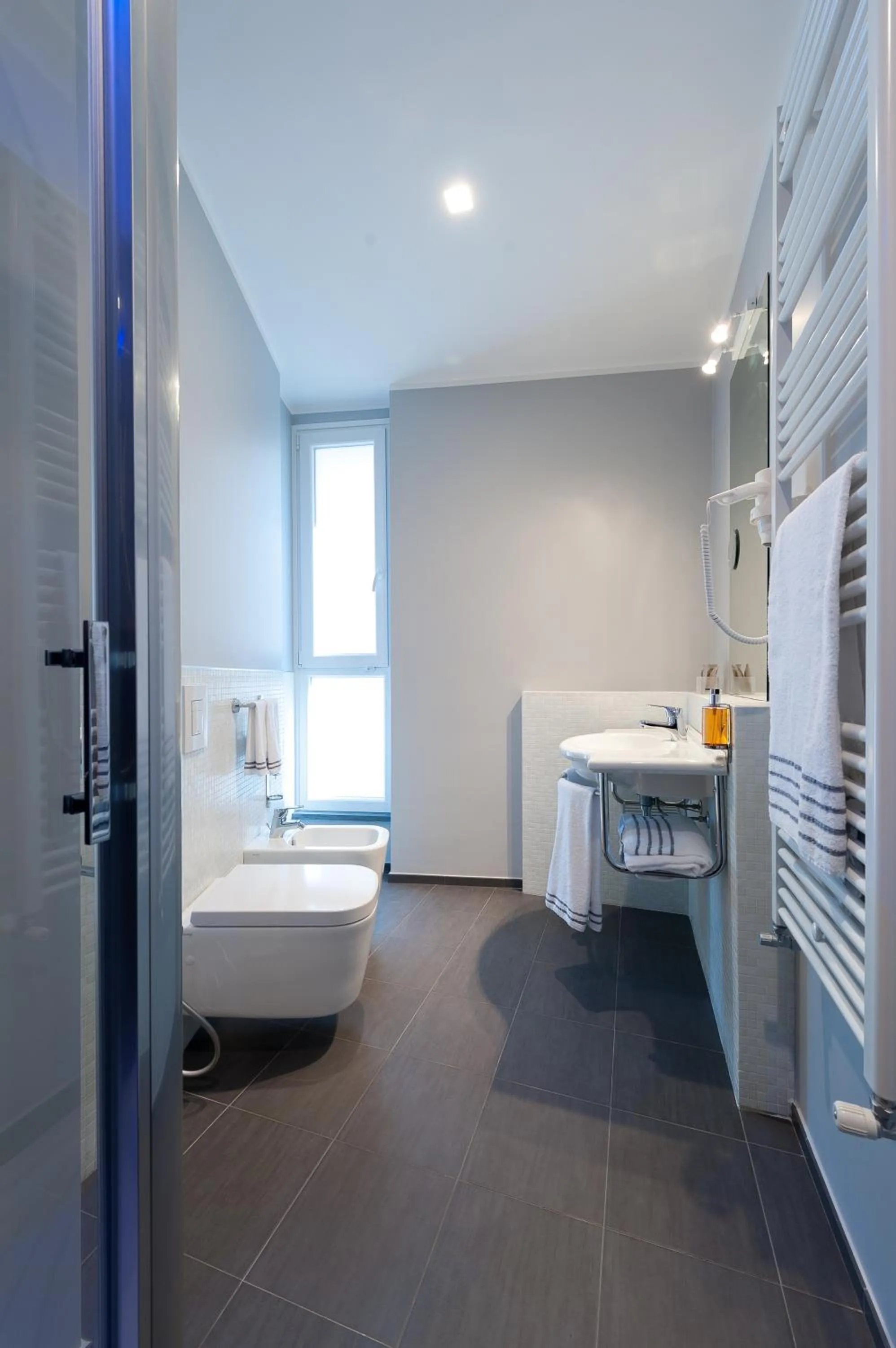 Toilet, Bed in Executive Inn Boutique Hotel