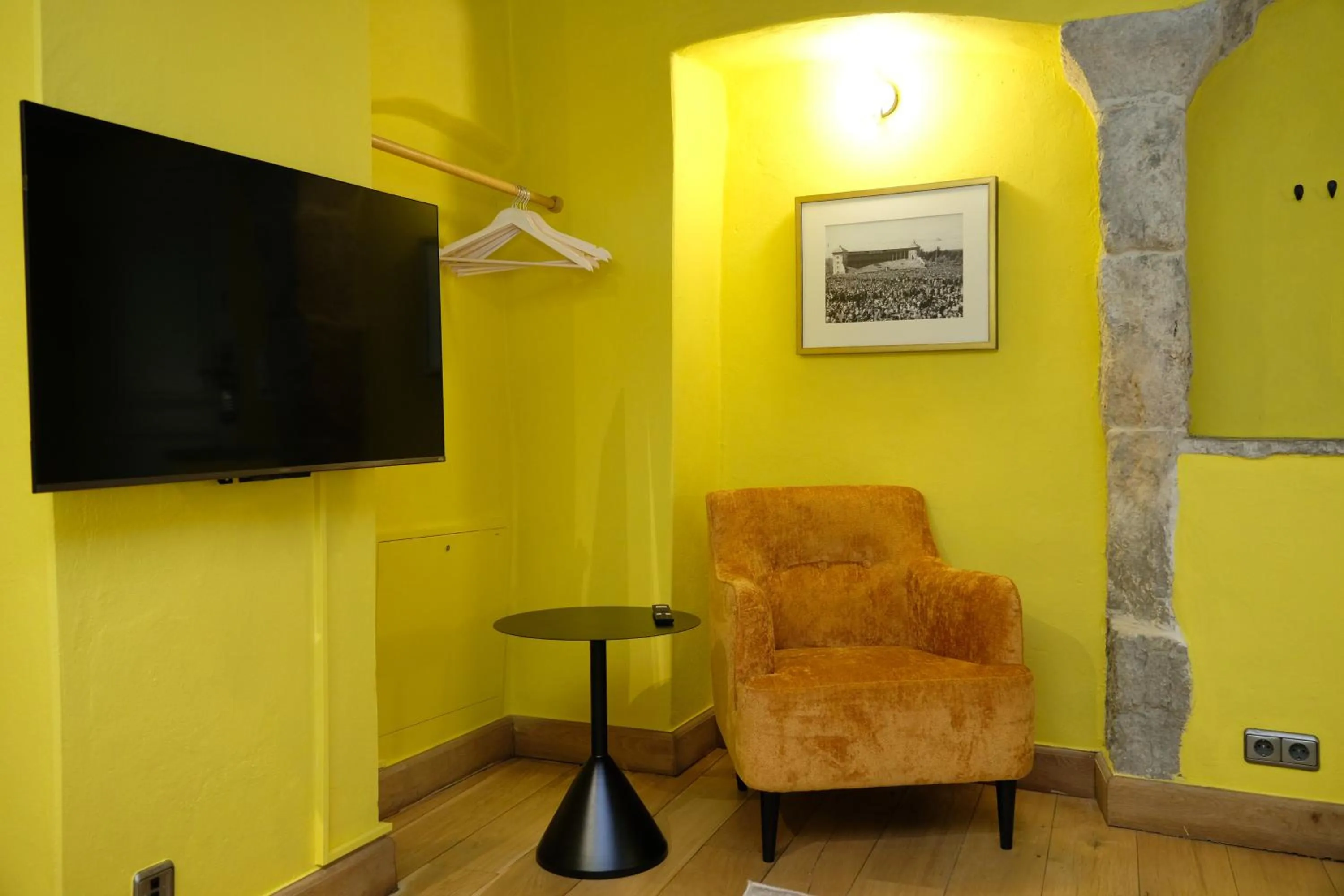 TV and multimedia in The Three Sisters Hotel