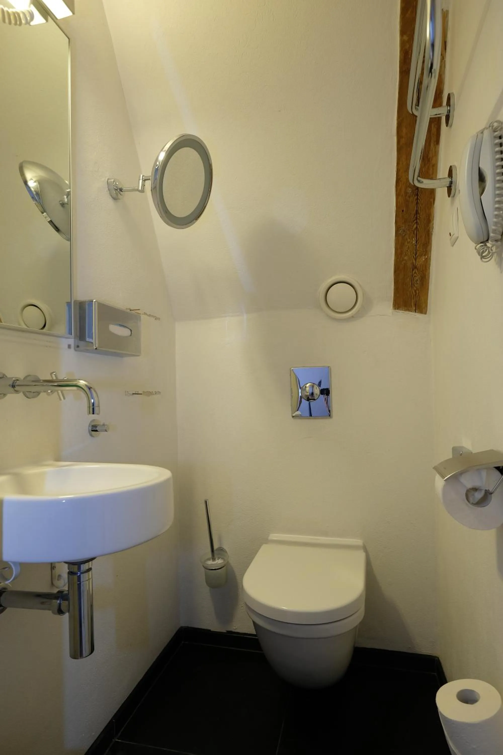 Toilet in The Three Sisters Hotel