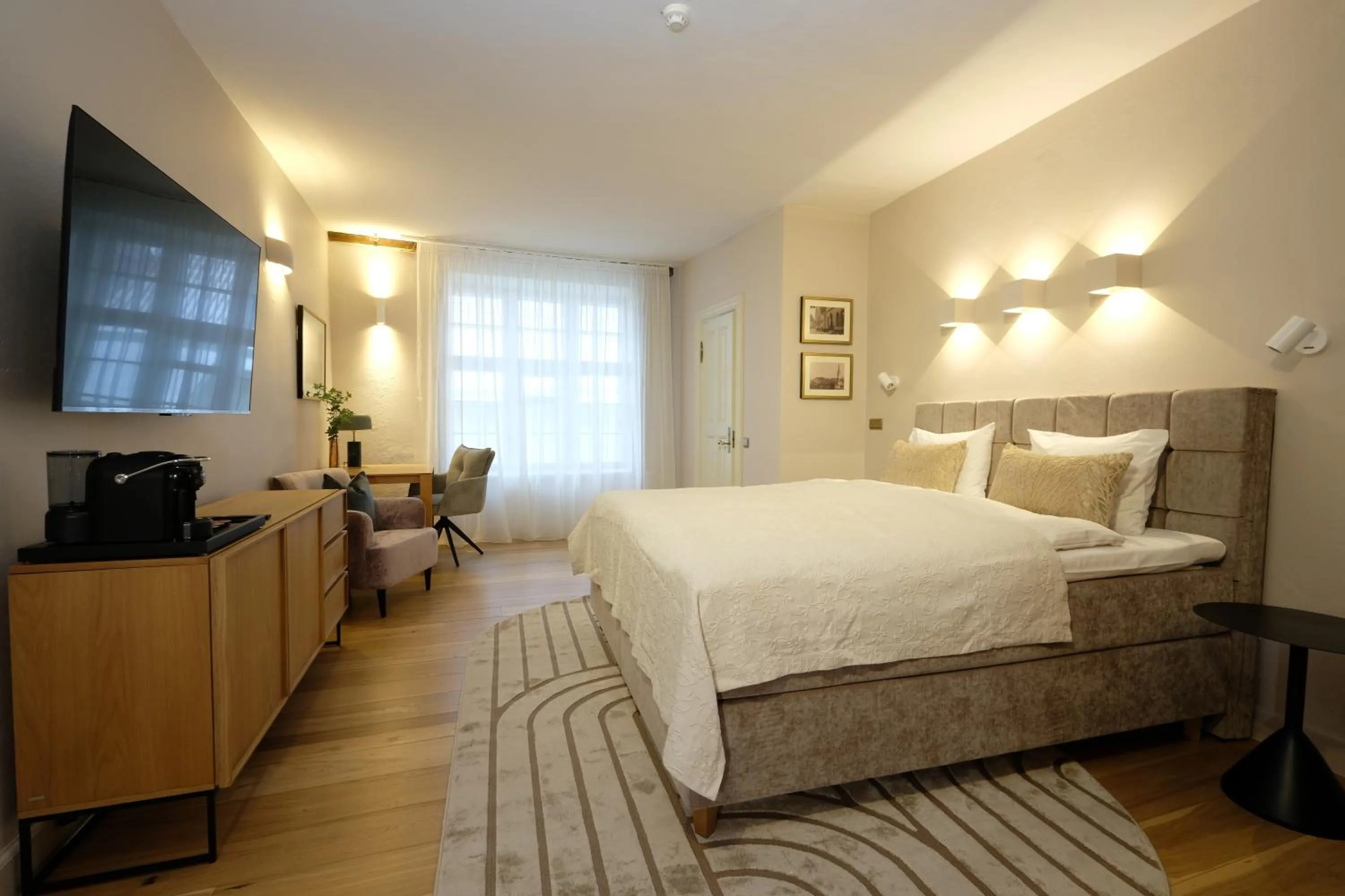 Photo of the whole room, Bed in The Three Sisters Hotel