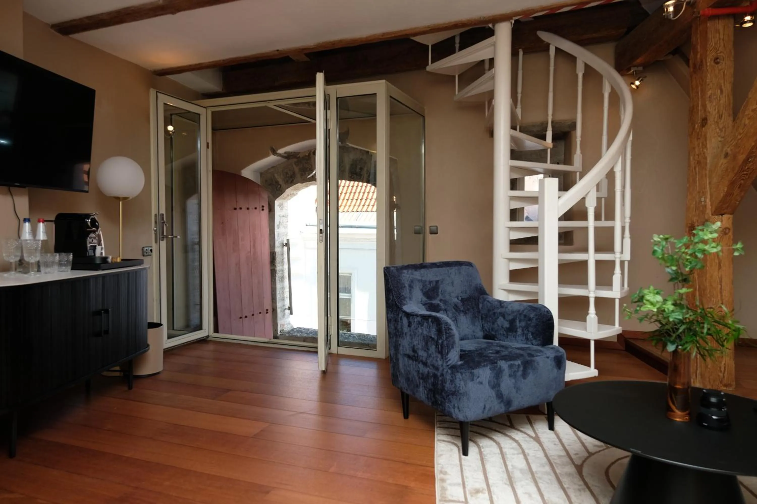 TV and multimedia in The Three Sisters Hotel