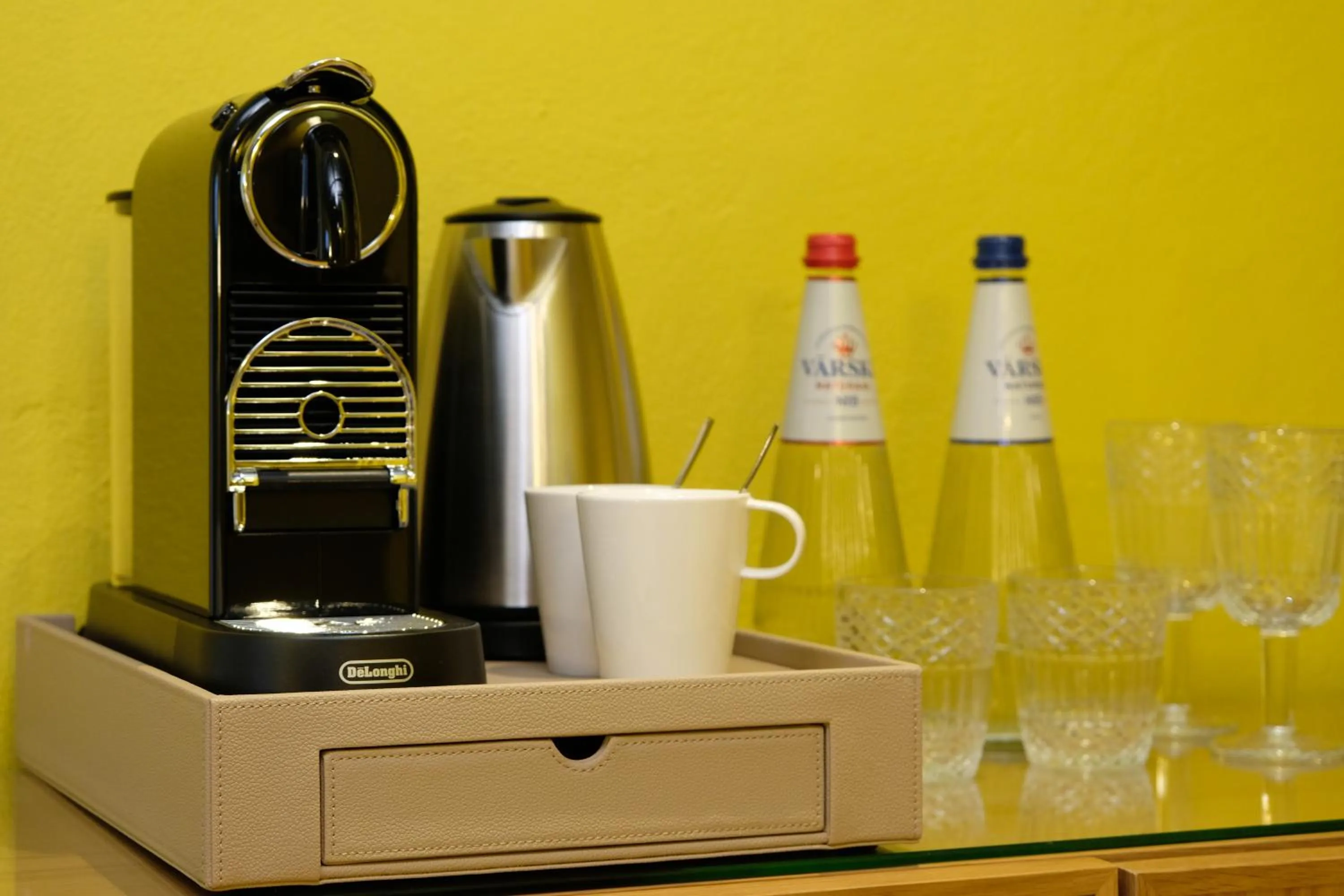 Coffee/tea facilities in The Three Sisters Hotel