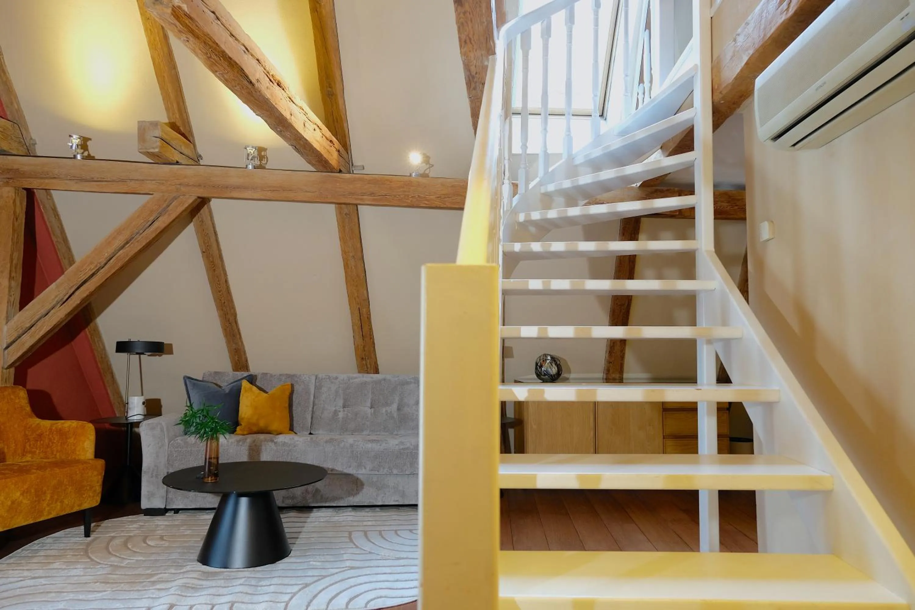 Seating area, Bed in The Three Sisters Hotel