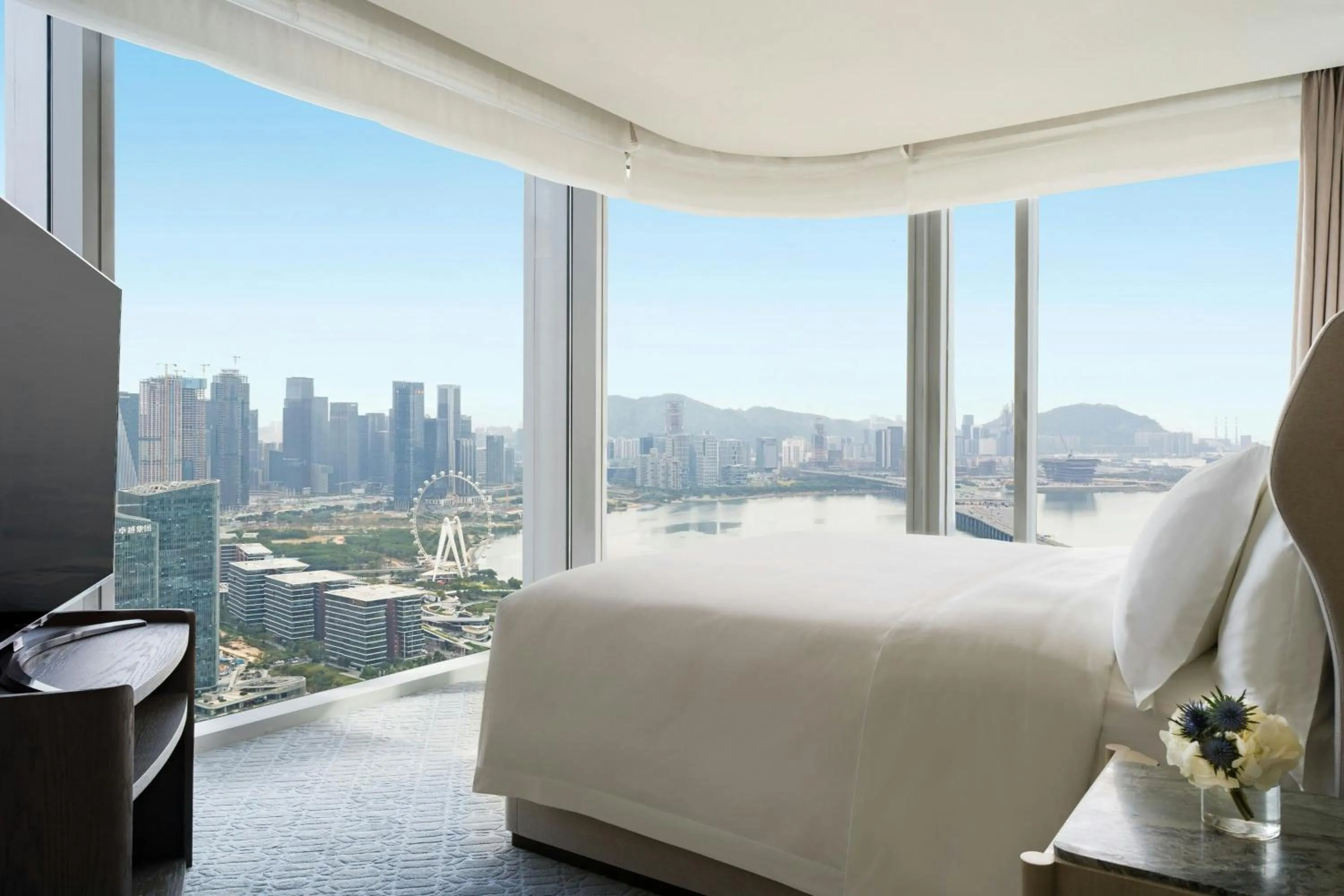 Bedroom, Bed in The St. Regis Shenzhen Bao'an
