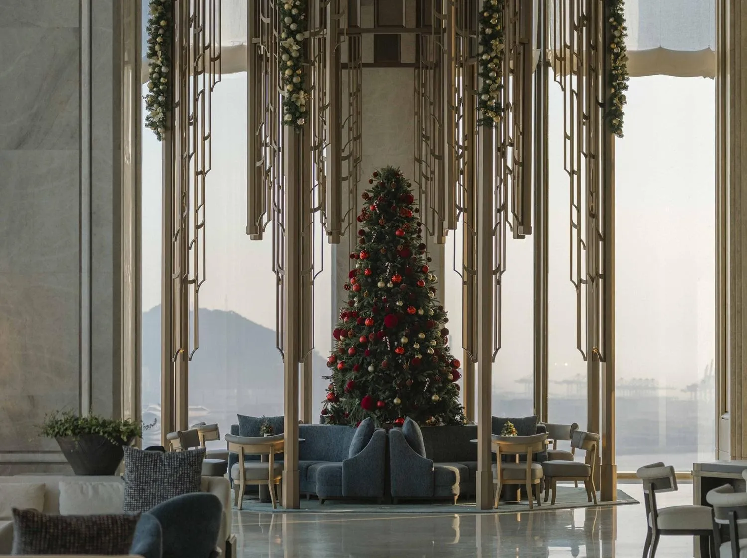Lobby or reception in The St. Regis Shenzhen Bao'an
