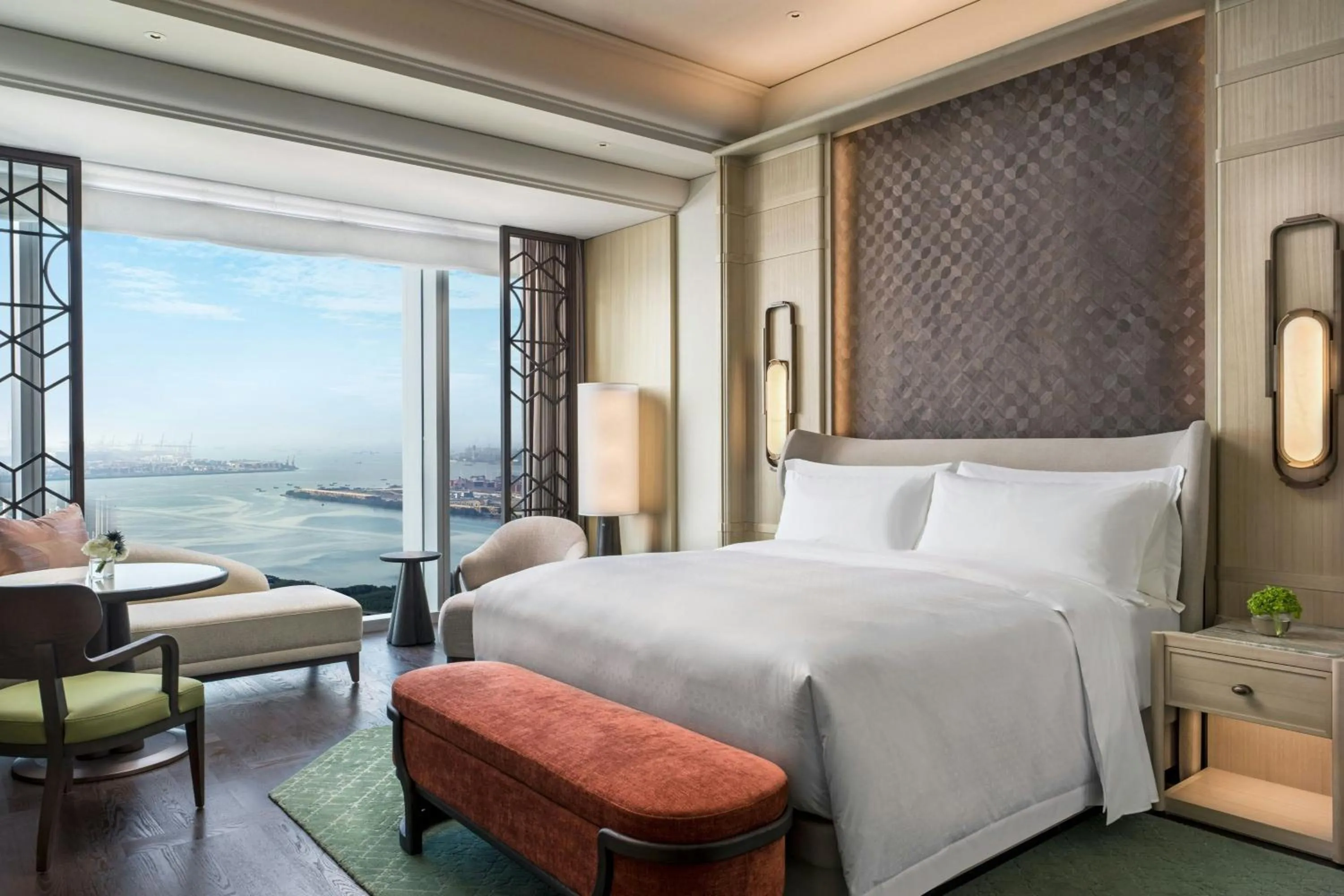 Photo of the whole room, Bed in The St. Regis Shenzhen Bao'an