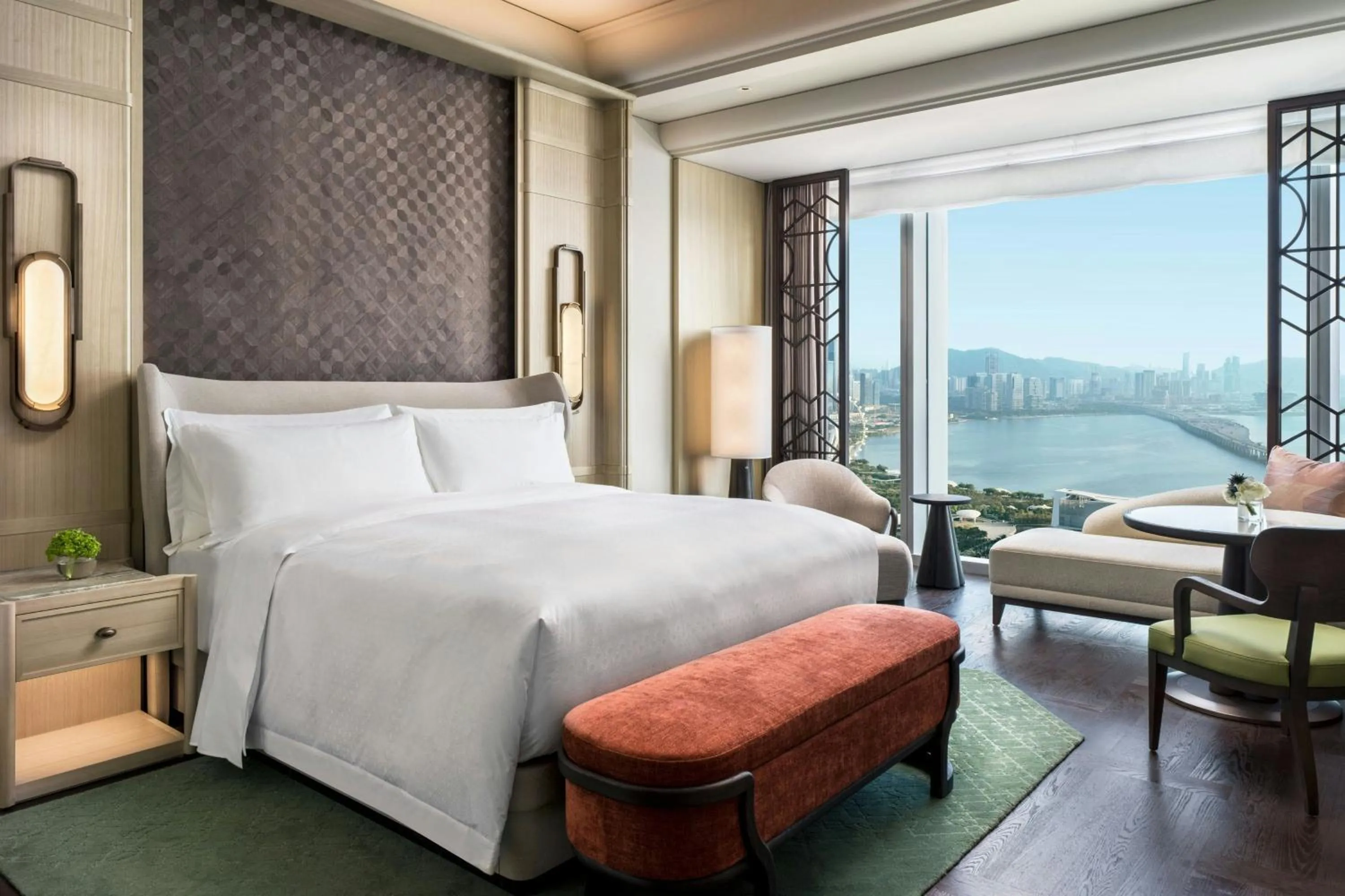 Photo of the whole room, Bed in The St. Regis Shenzhen Bao'an