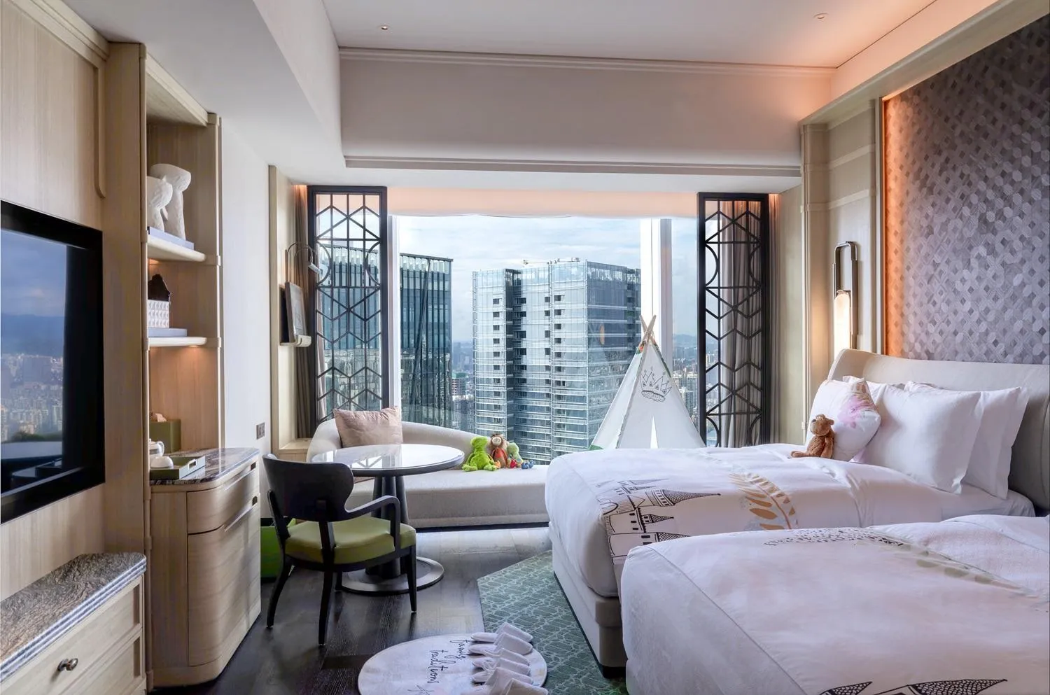 children, Bed in The St. Regis Shenzhen Bao'an