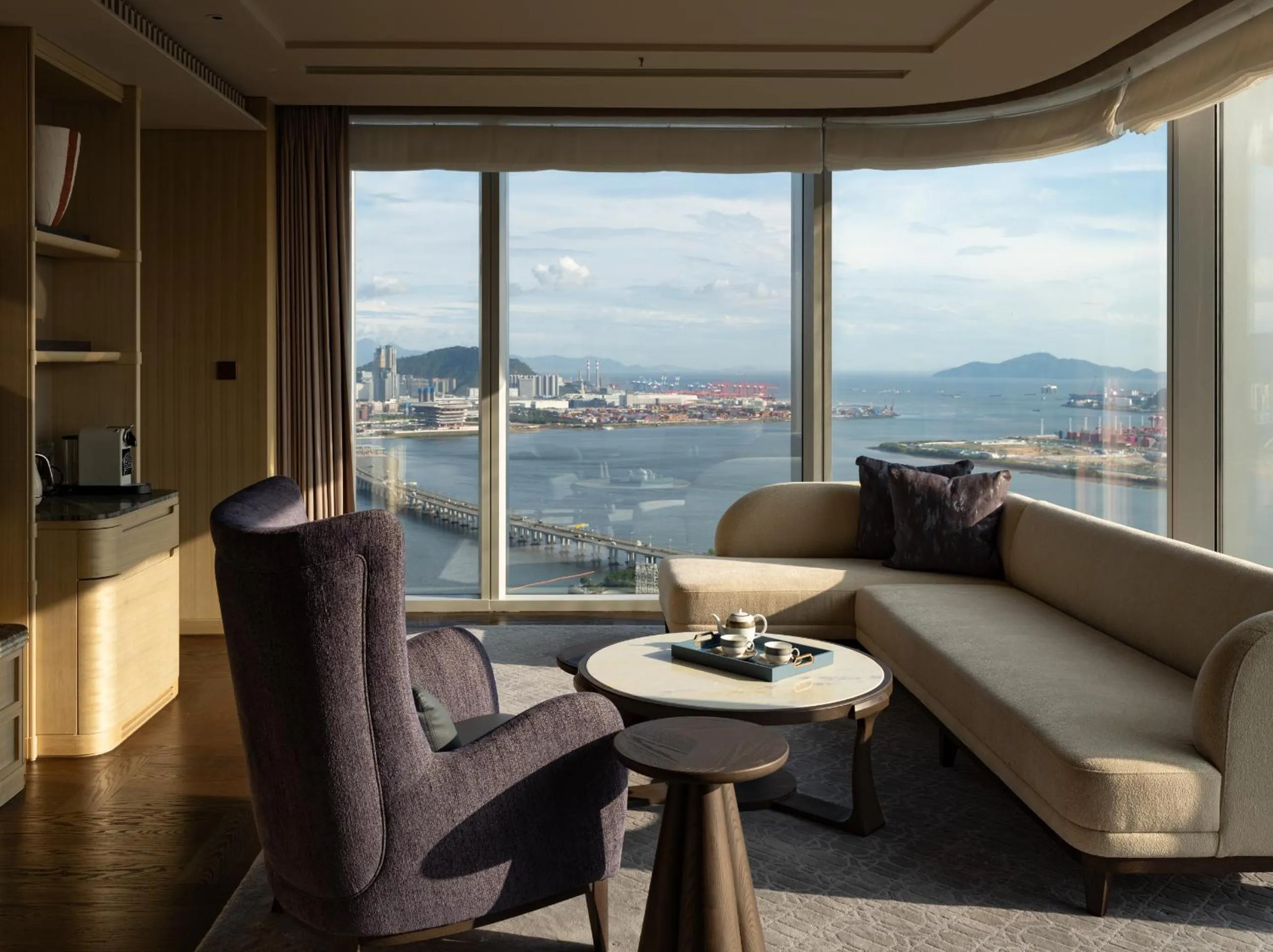 Living room in The St. Regis Shenzhen Bao'an