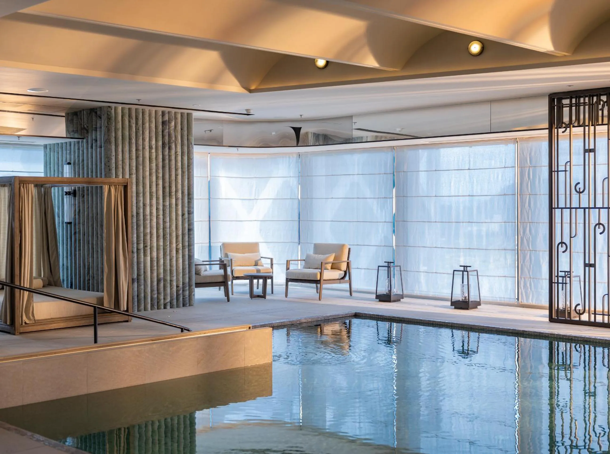 Swimming pool in The St. Regis Shenzhen Bao'an